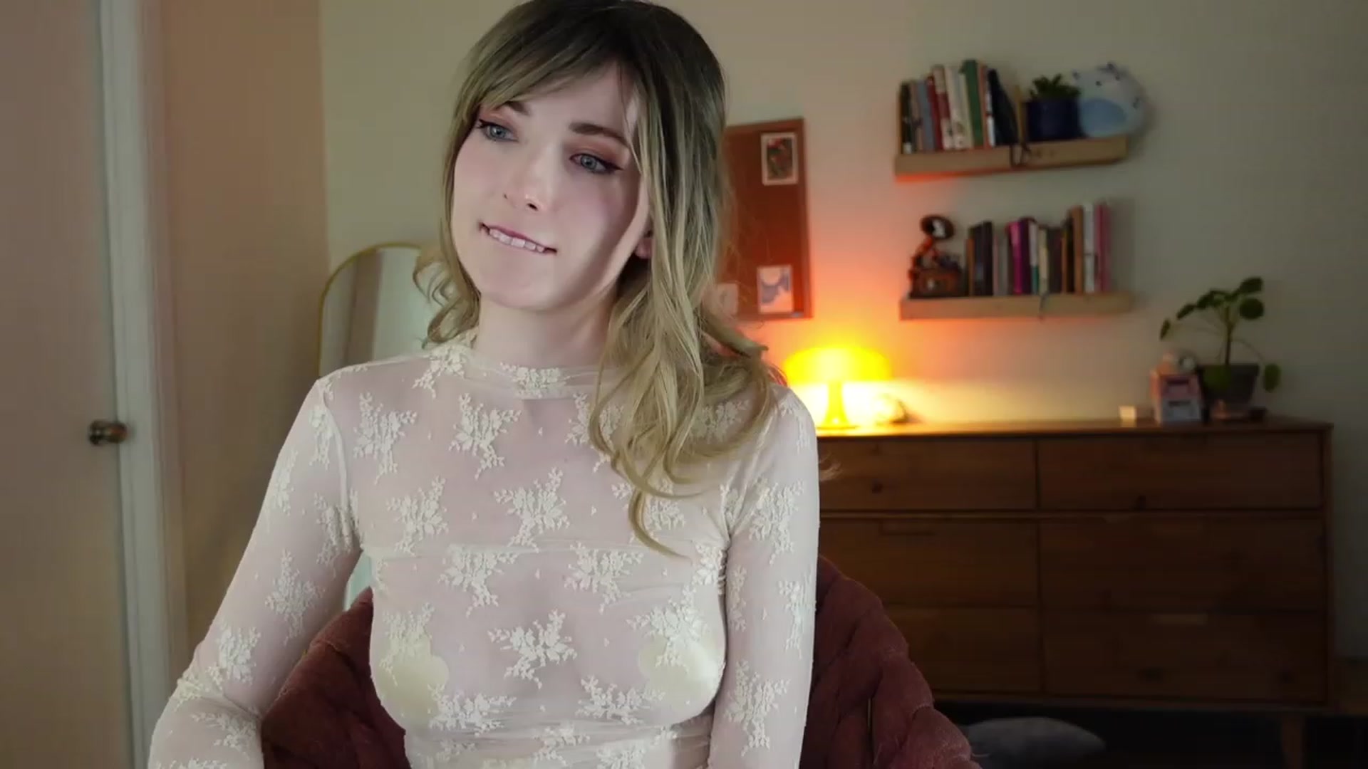 Gallery image thumbnail from Lil_blueberry's myfreecams stream on, 04/01/2023, 01:04 image 1 of 20