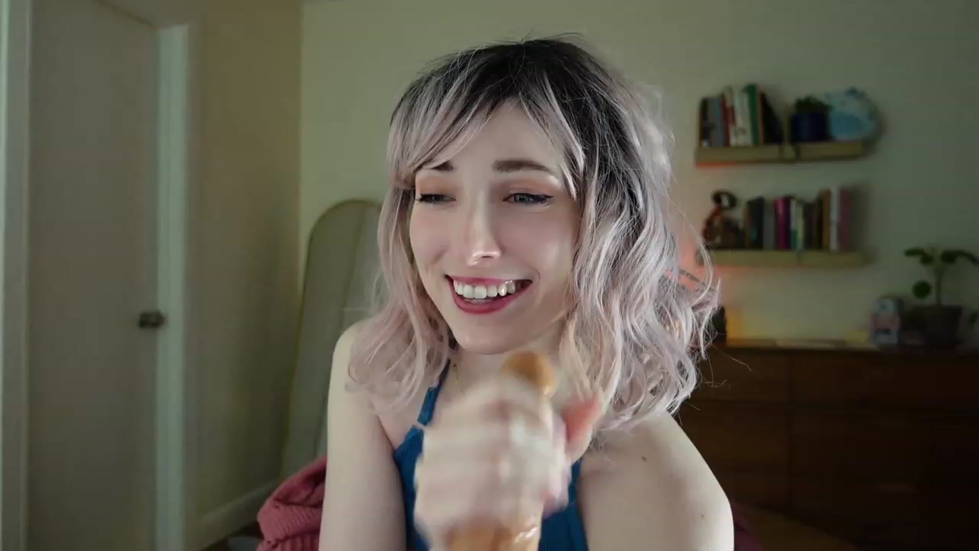 Gallery image thumbnail from Lil_blueberry's myfreecams stream on, 04/06/2023, 03:38 image 10 of 20