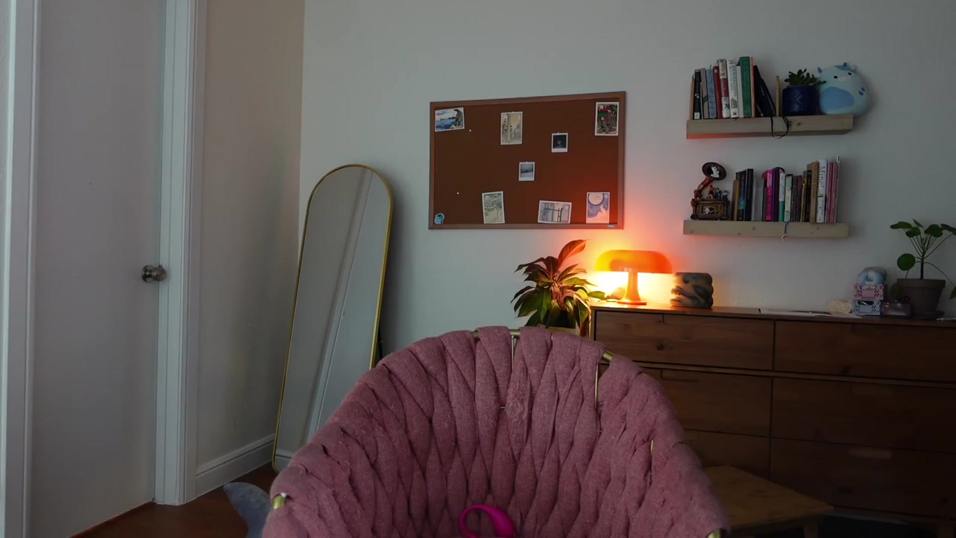Gallery image thumbnail from Lil_blueberry's myfreecams stream on, 04/06/2023, 04:54 image 4 of 20