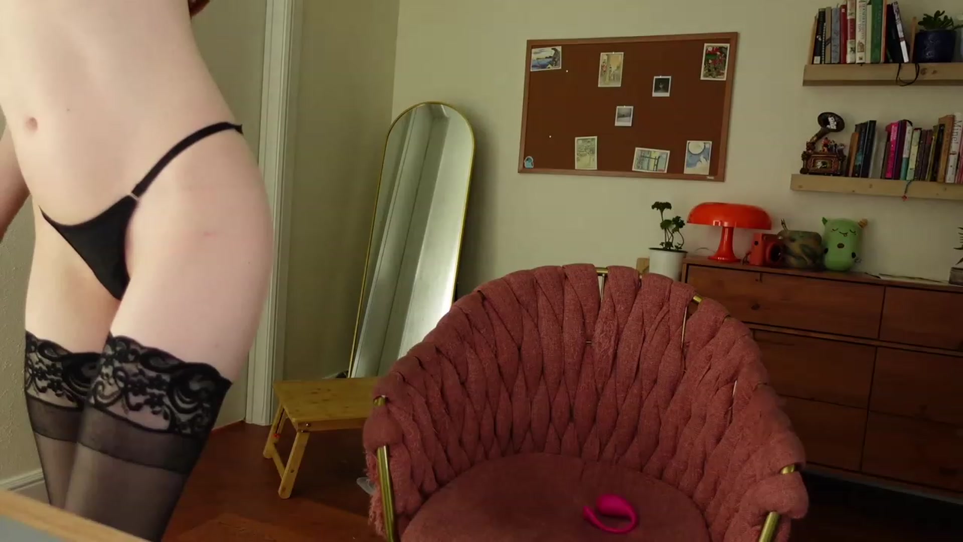 Gallery image thumbnail from Lil_blueberry's myfreecams stream on, 04/12/2023, 01:55 image 10 of 20