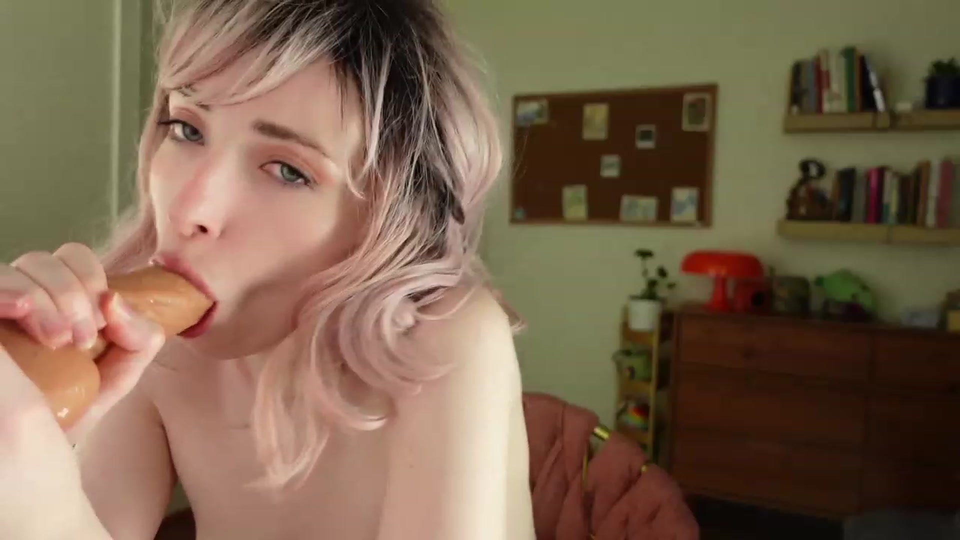 Gallery image thumbnail from Lil_blueberry's myfreecams stream on, 04/14/2023, 04:34 image 17 of 20
