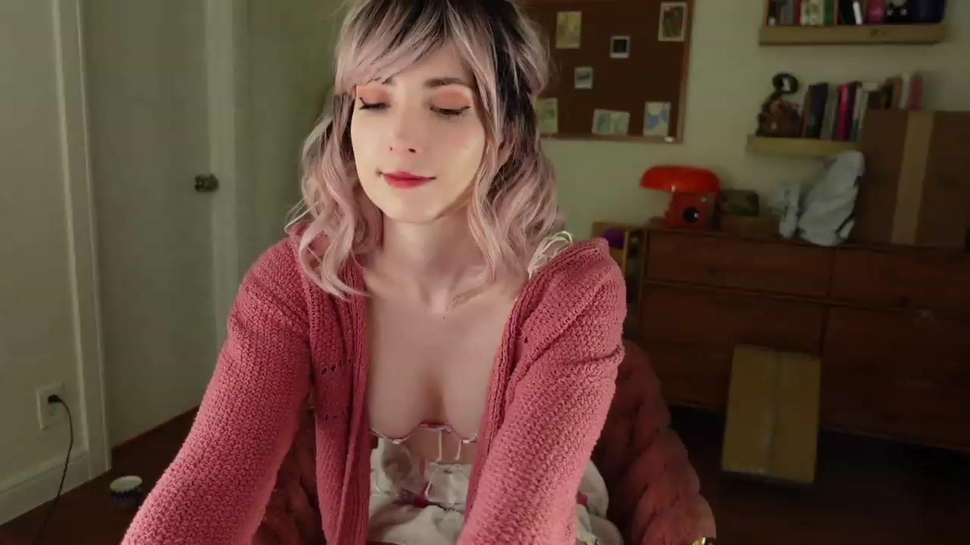 Gallery image thumbnail from Lil_blueberry's myfreecams stream on, 05/10/2023, 19:14 image 1 of 20
