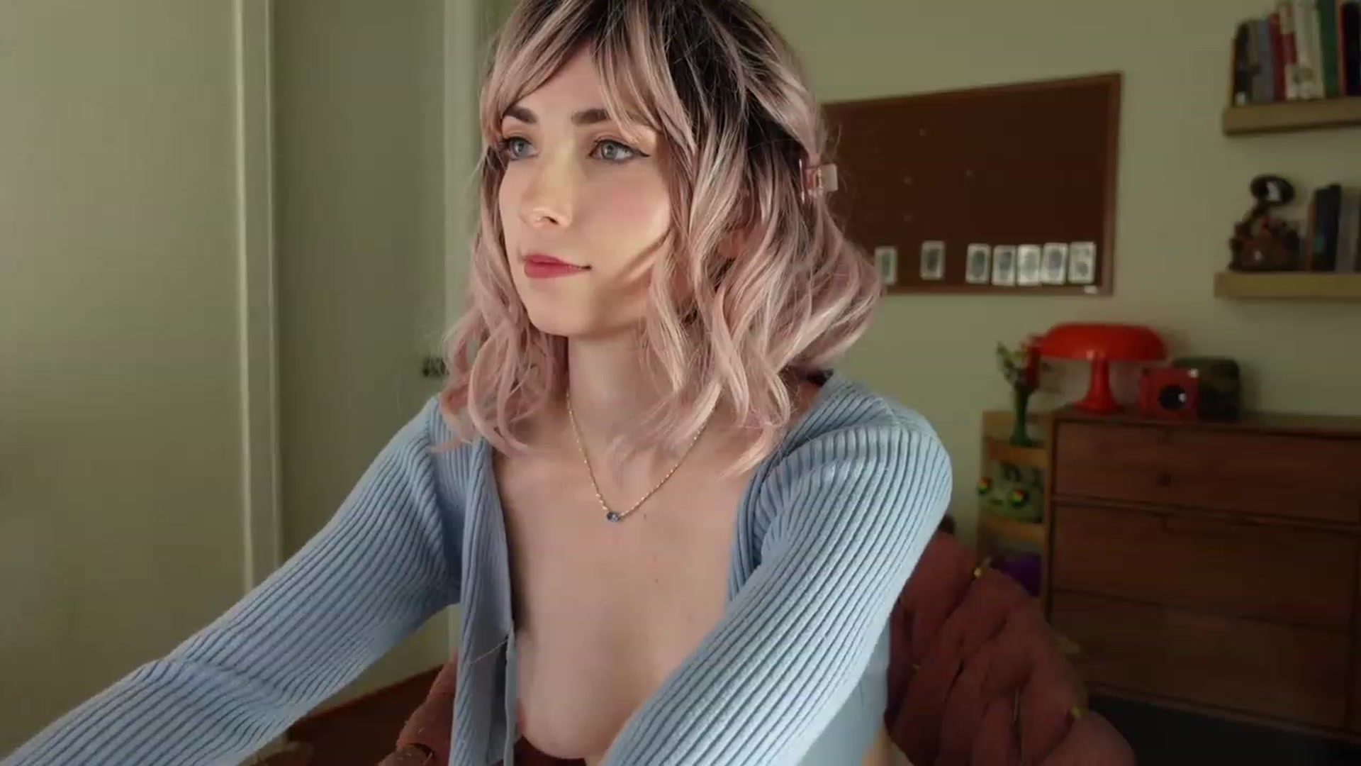 Gallery image thumbnail from Lil_blueberry's myfreecams stream on, 06/08/2023, 03:02 image 12 of 20