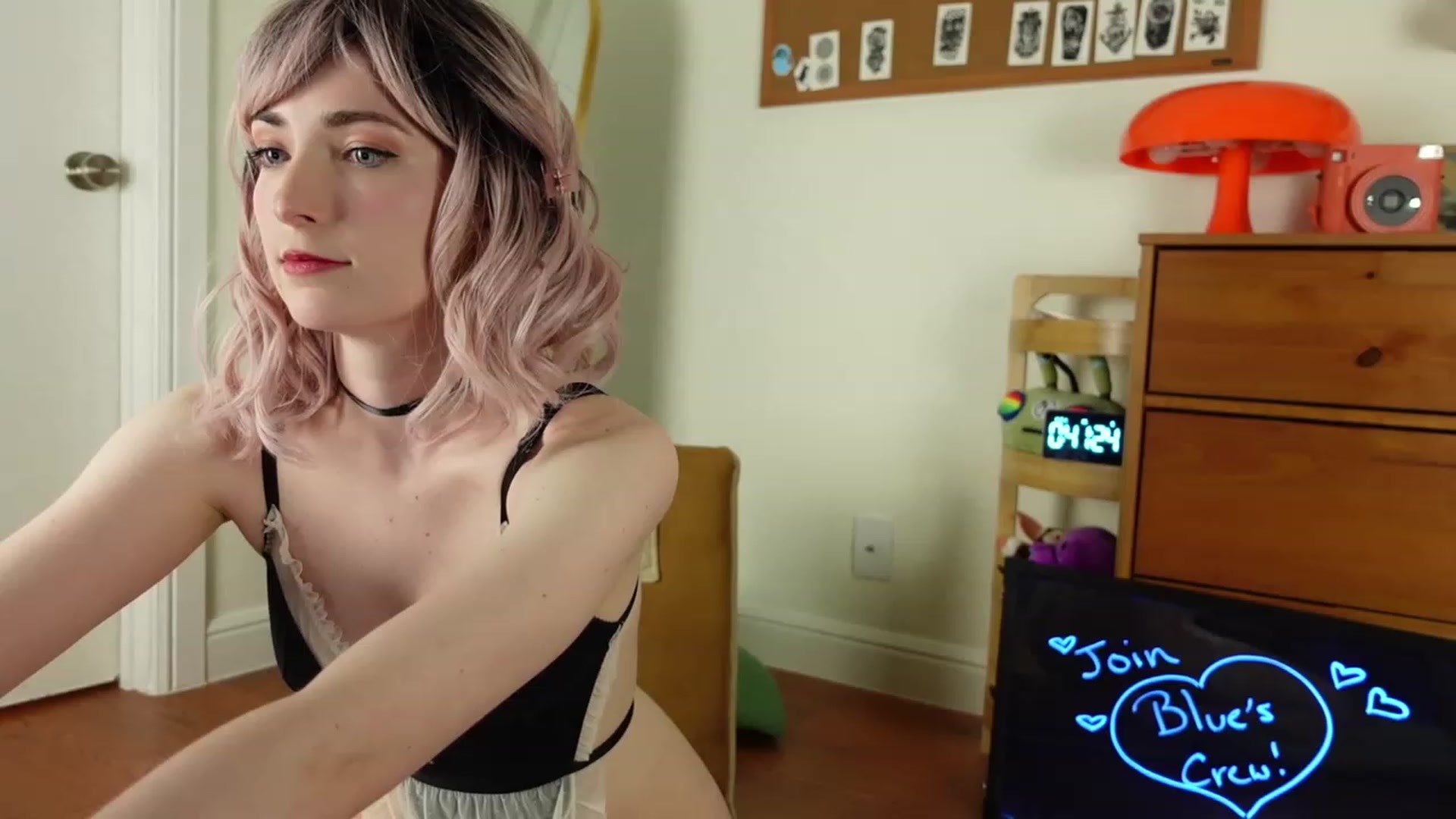 Gallery image thumbnail from Lil_blueberry's myfreecams stream on, 06/12/2023, 01:04 image 9 of 20
