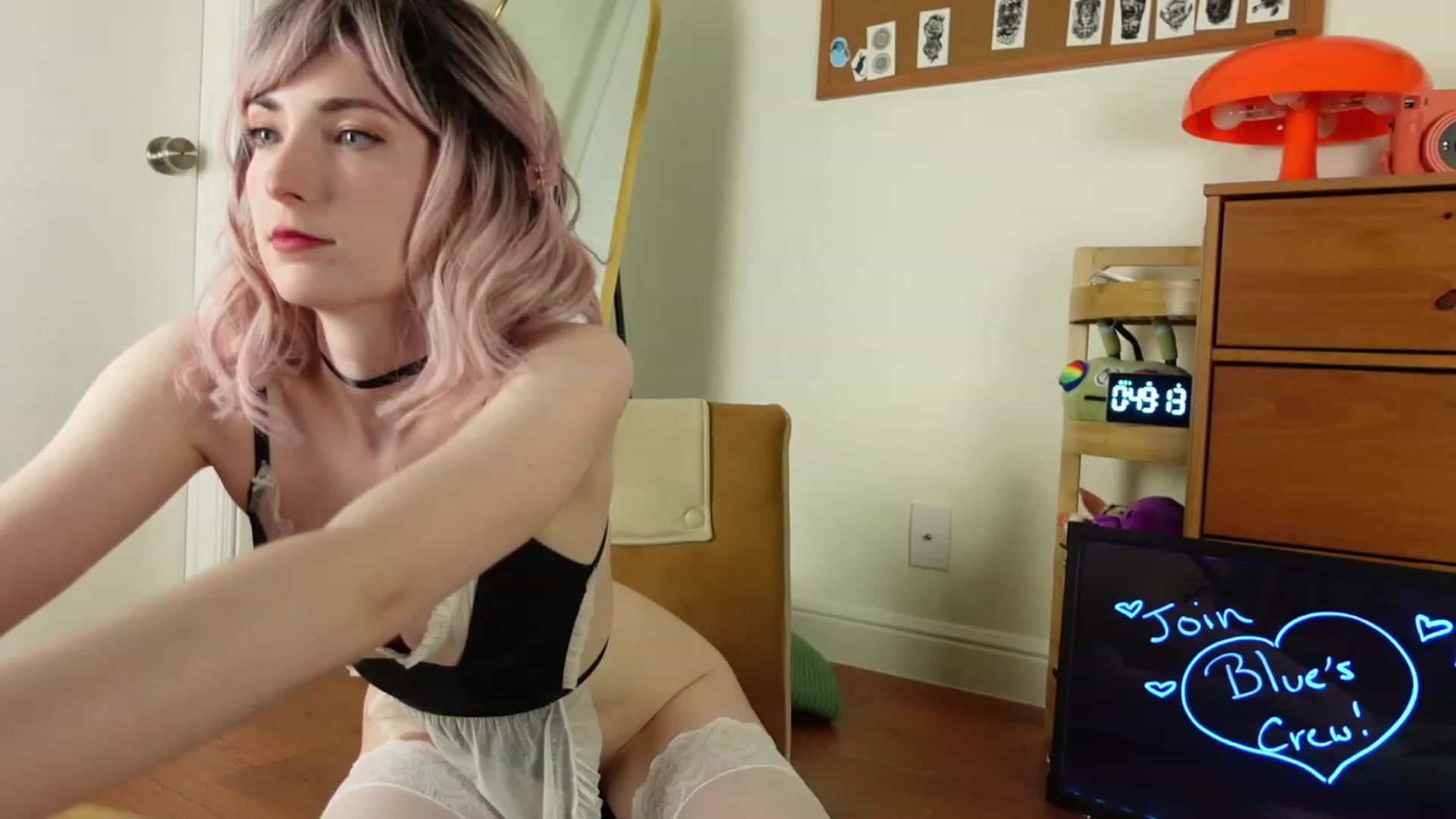 Gallery image thumbnail from Lil_blueberry's myfreecams stream on, 06/12/2023, 01:04 image 2 of 20
