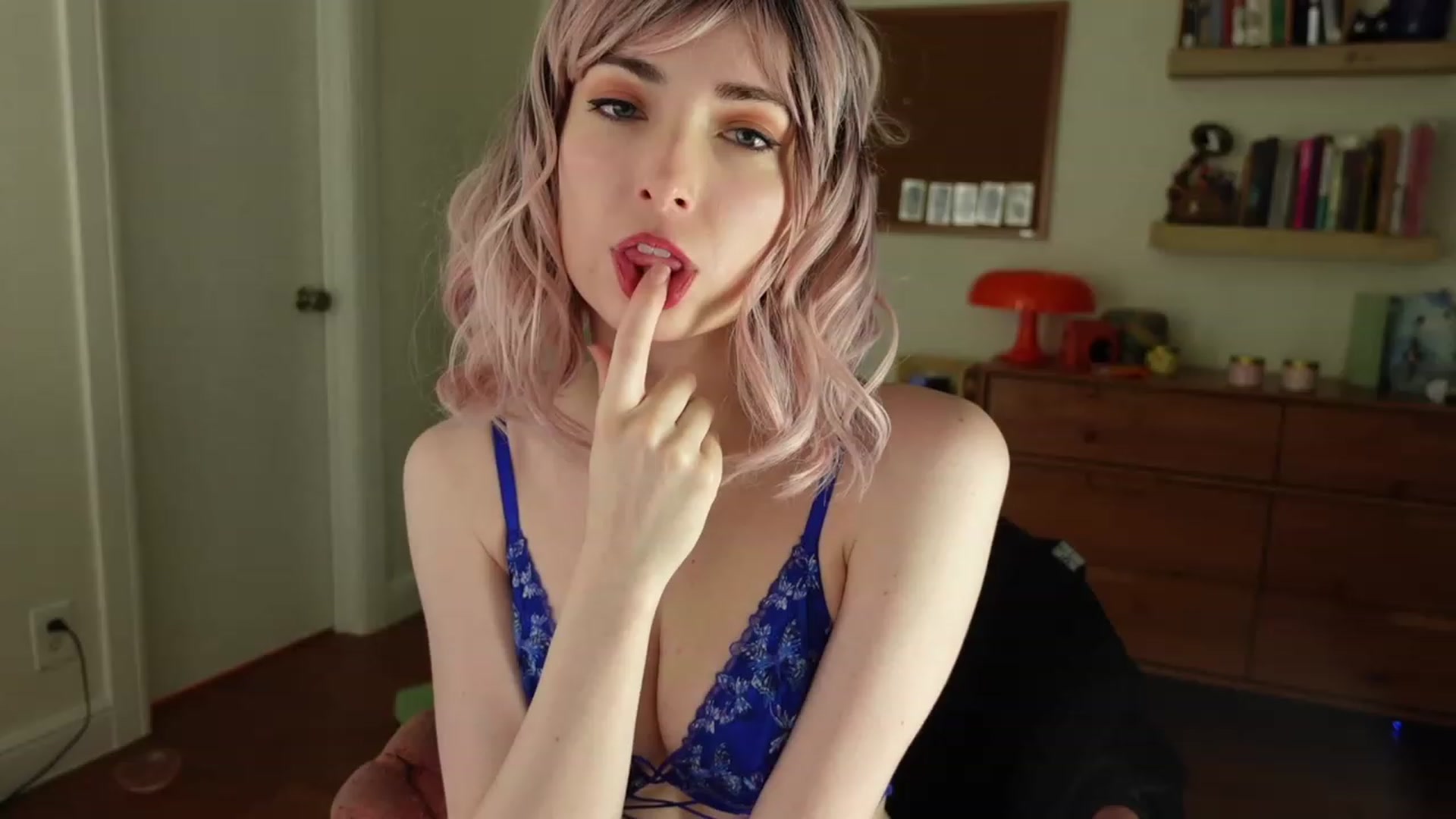 Gallery image thumbnail from Lil_blueberry's myfreecams stream on, 06/13/2023, 20:25 image 10 of 20