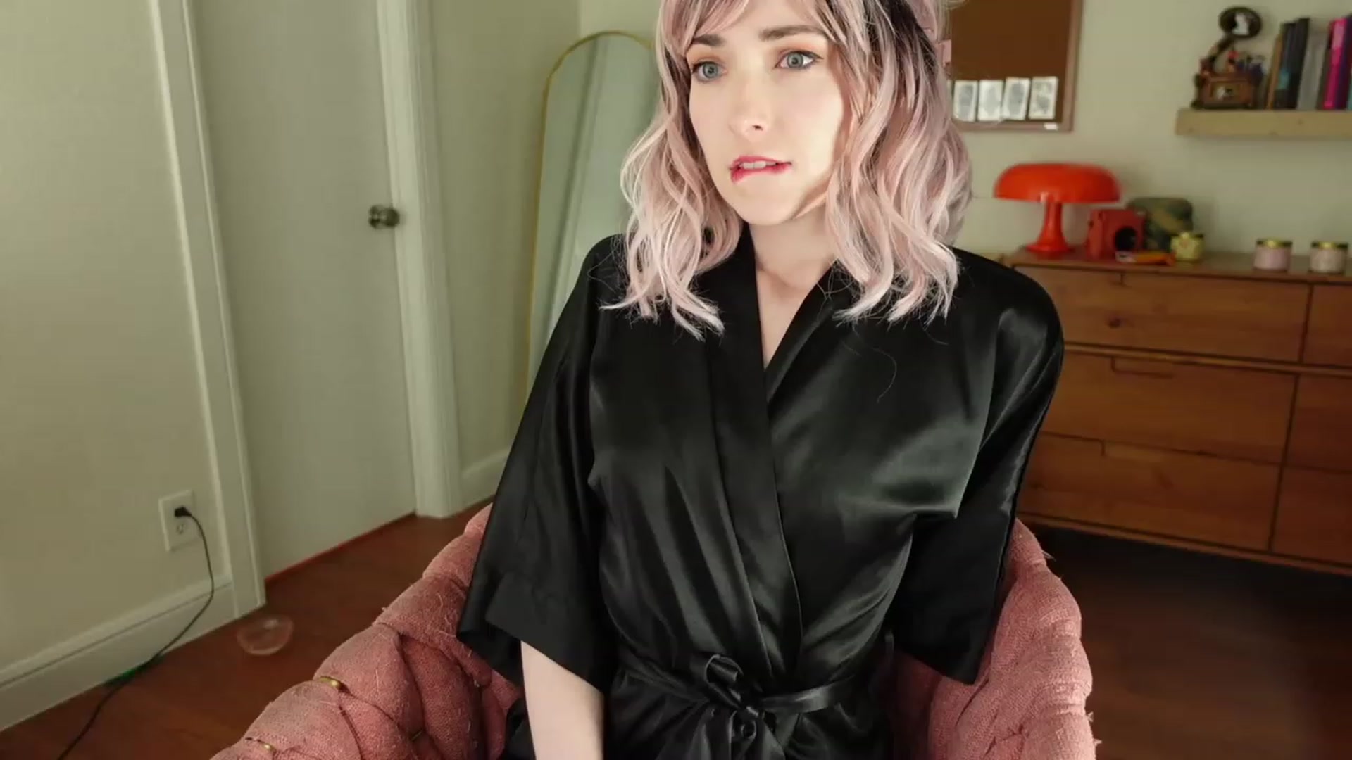 Gallery image thumbnail from Lil_blueberry's myfreecams stream on, 06/13/2023, 20:25 image 1 of 20