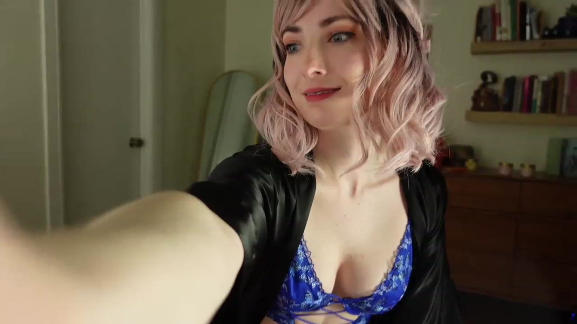 Gallery image thumbnail from Lil_blueberry's myfreecams stream on, 06/13/2023, 21:14 image 10 of 20