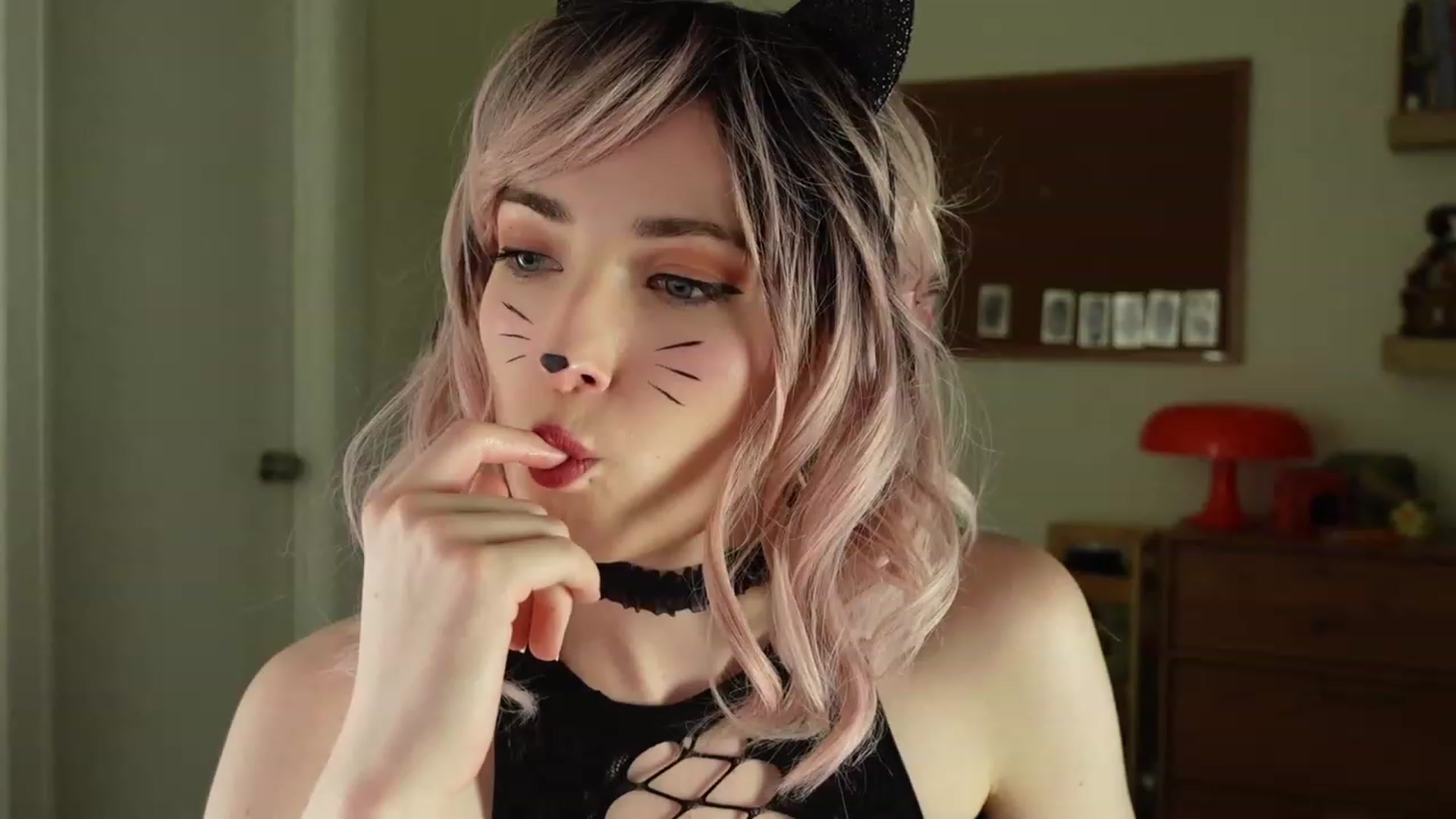 Gallery image thumbnail from Lil_blueberry's myfreecams stream on, 06/15/2023, 02:43 image 1 of 20