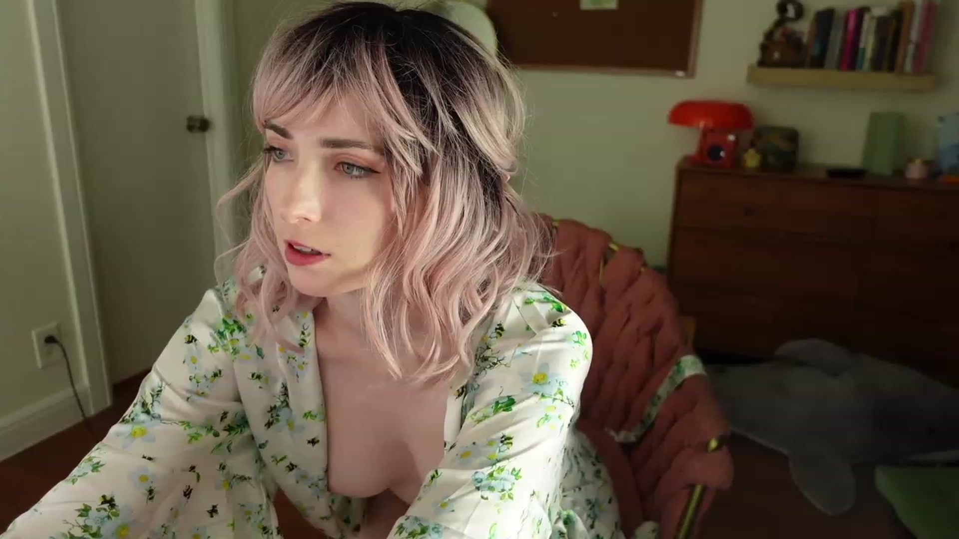 Gallery image thumbnail from Lil_blueberry's myfreecams stream on, 06/21/2023, 04:19 image 17 of 20