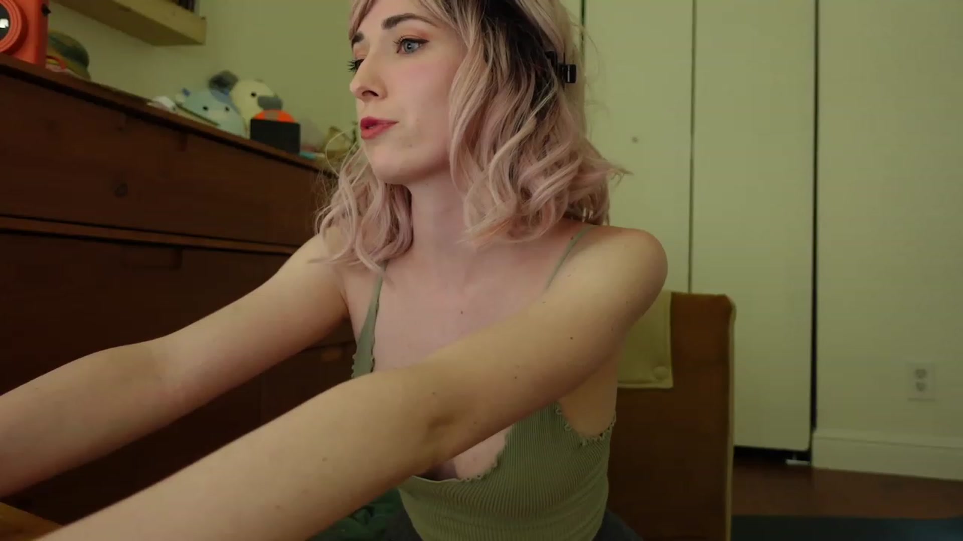 Gallery image thumbnail from Lil_blueberry's myfreecams stream on, 07/24/2023, 01:33 image 3 of 20