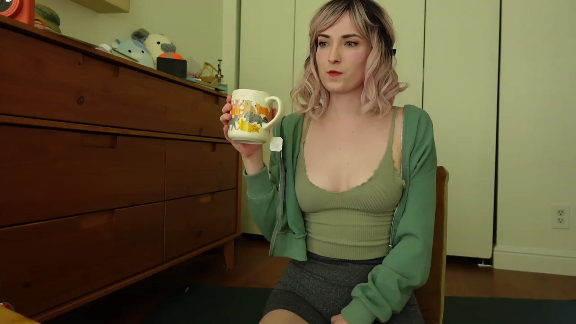 Gallery image thumbnail from Lil_blueberry's myfreecams stream on, 07/24/2023, 01:33 image 15 of 20