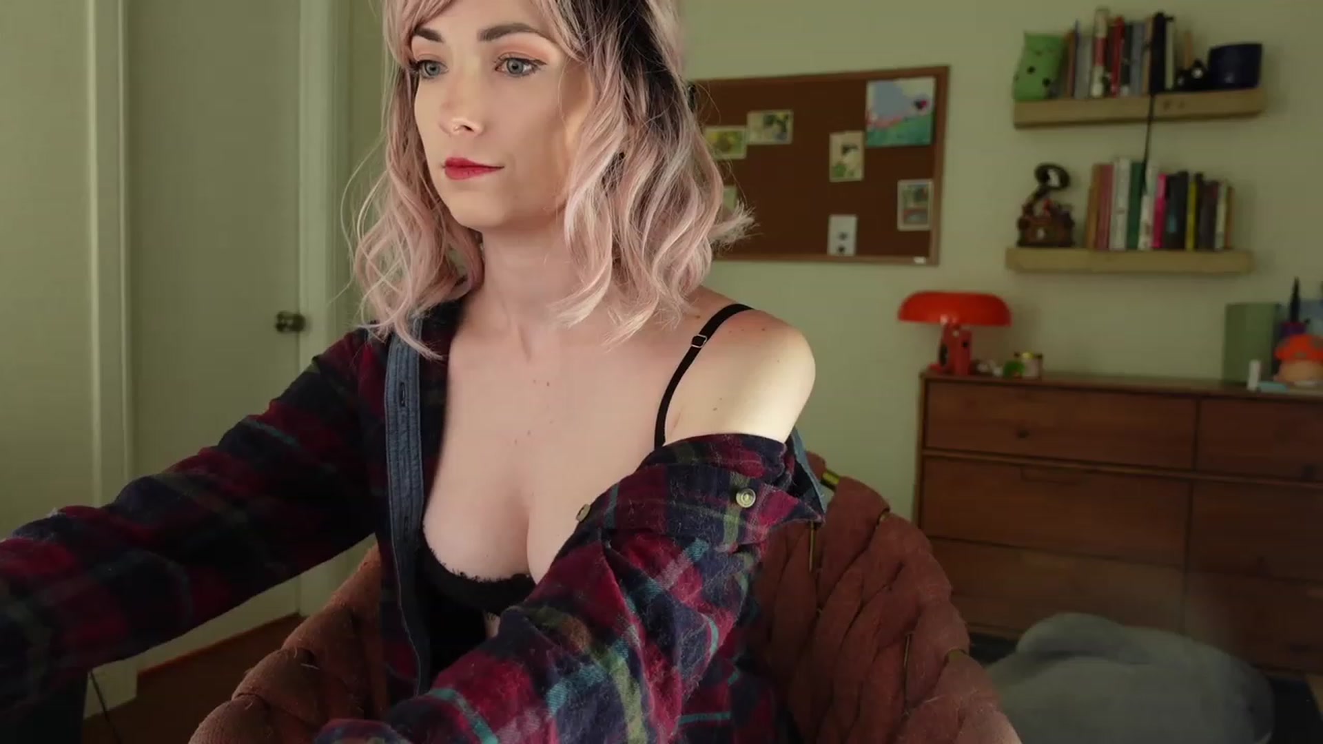 Gallery image thumbnail from Lil_blueberry's myfreecams stream on, 07/27/2023, 24:59 image 5 of 20