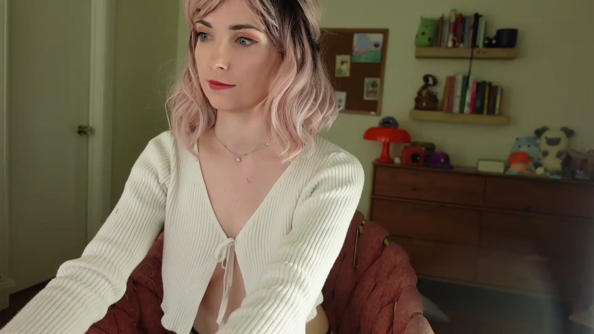 Gallery image thumbnail from Lil_blueberry's myfreecams stream on, 08/03/2023, 02:53 image 14 of 20