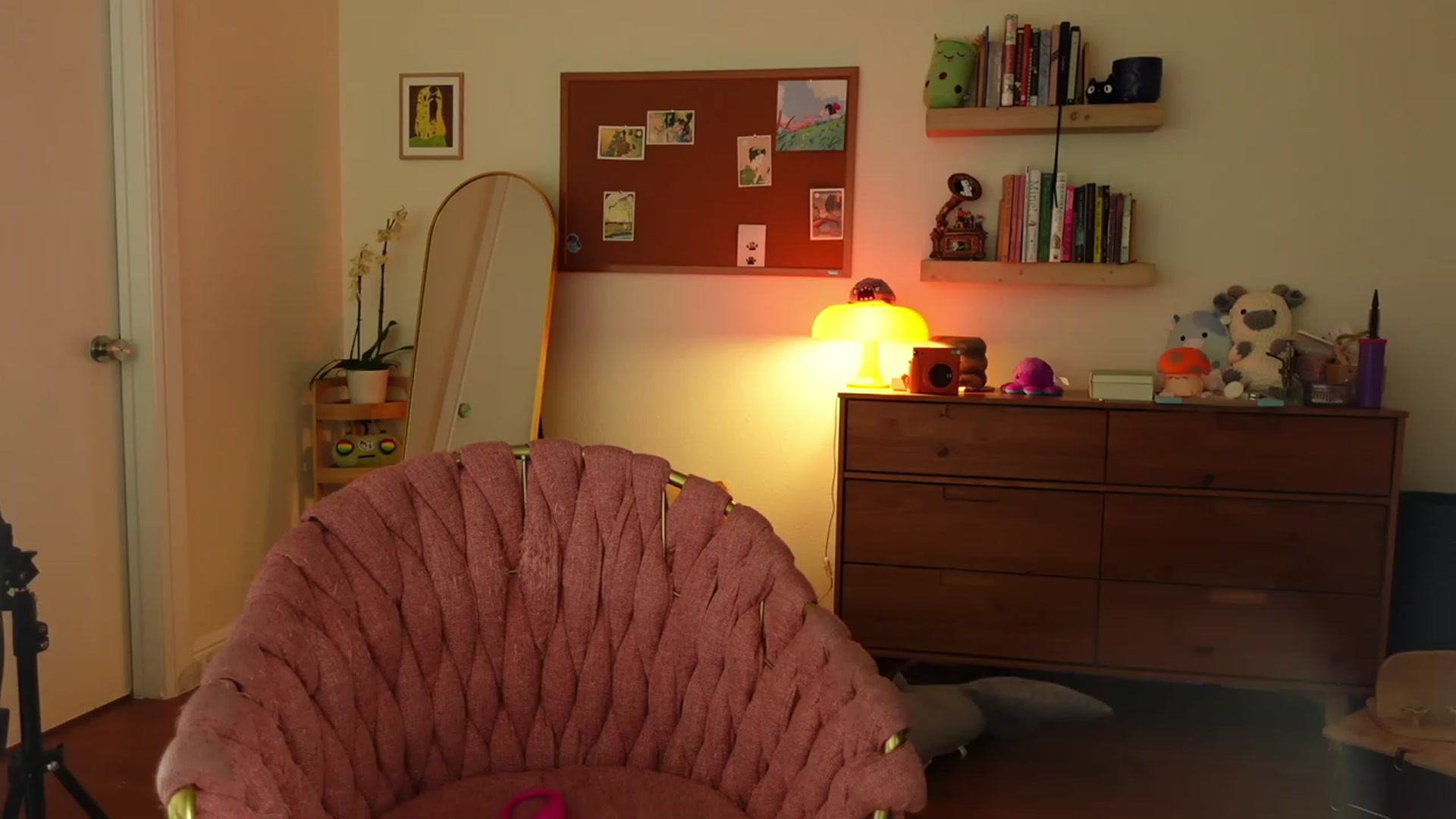 Gallery image thumbnail from Lil_blueberry's myfreecams stream on, 08/04/2023, 02:39 image 13 of 20