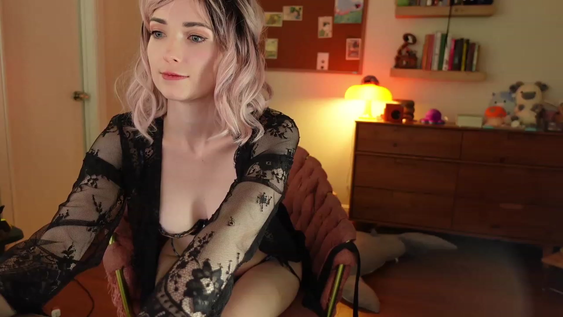 Gallery image thumbnail from Lil_blueberry's myfreecams stream on, 08/04/2023, 03:07 image 18 of 20