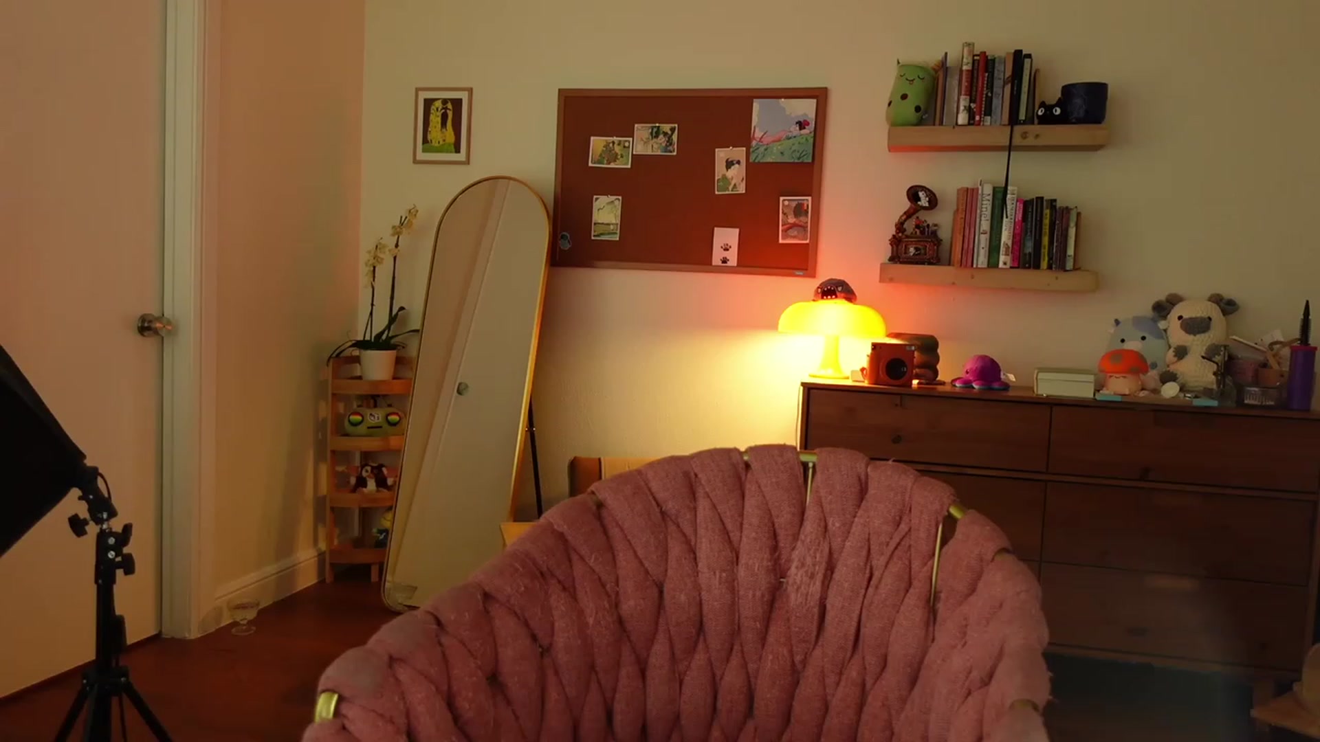 Gallery image thumbnail from Lil_blueberry's myfreecams stream on, 08/04/2023, 03:07 image 10 of 20