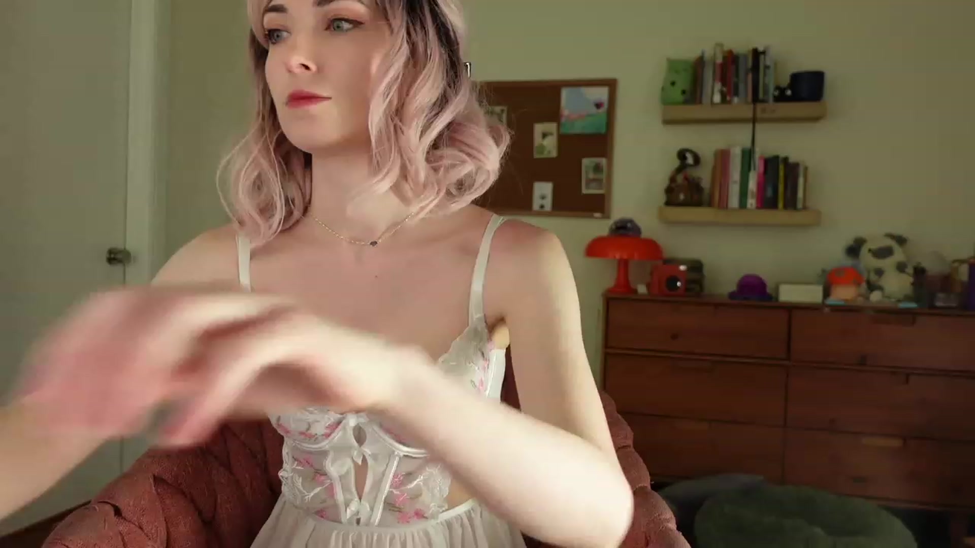 Gallery image thumbnail from Lil_blueberry's myfreecams stream on, 08/05/2023, 19:32 image 14 of 20