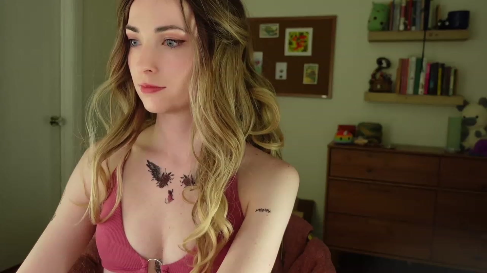 Gallery image thumbnail from Lil_blueberry's myfreecams stream on, 08/30/2023, 02:01 image 16 of 20