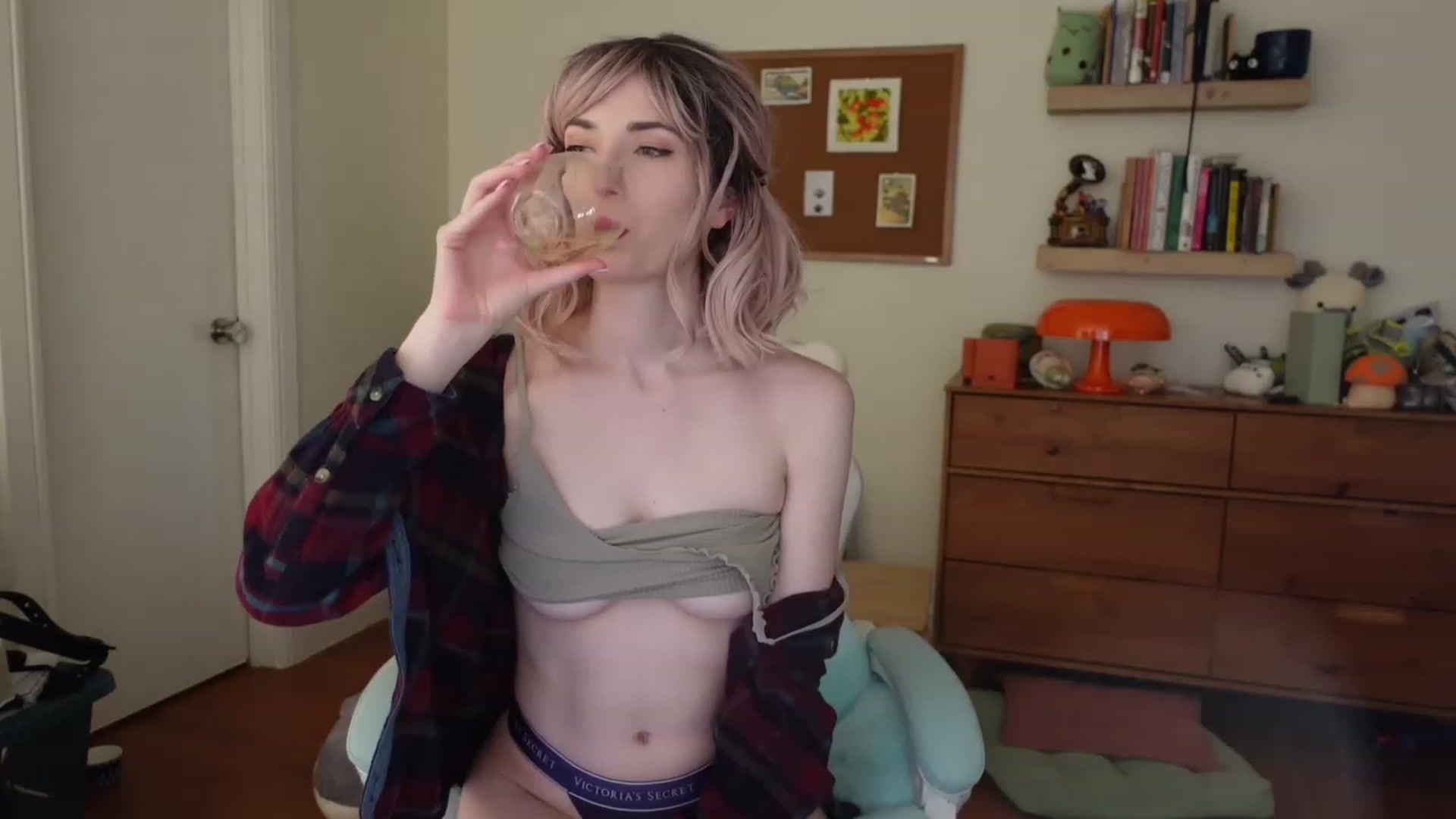 Gallery image thumbnail from Lil_blueberry's myfreecams stream on, 09/15/2023, 02:46 image 2 of 20