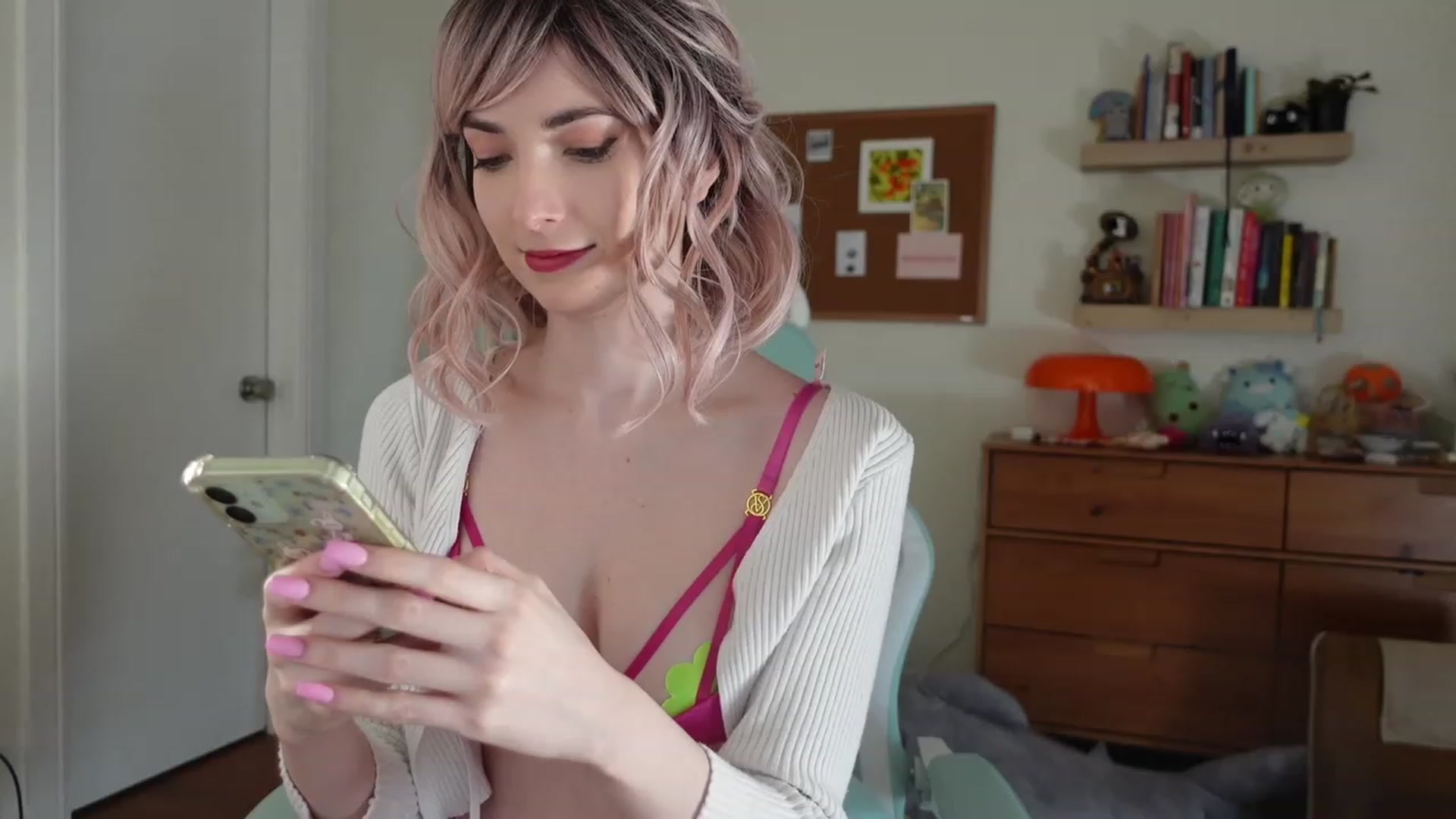 Gallery image thumbnail from Lil_blueberry's myfreecams stream on, 09/27/2023, 21:07 image 2 of 20