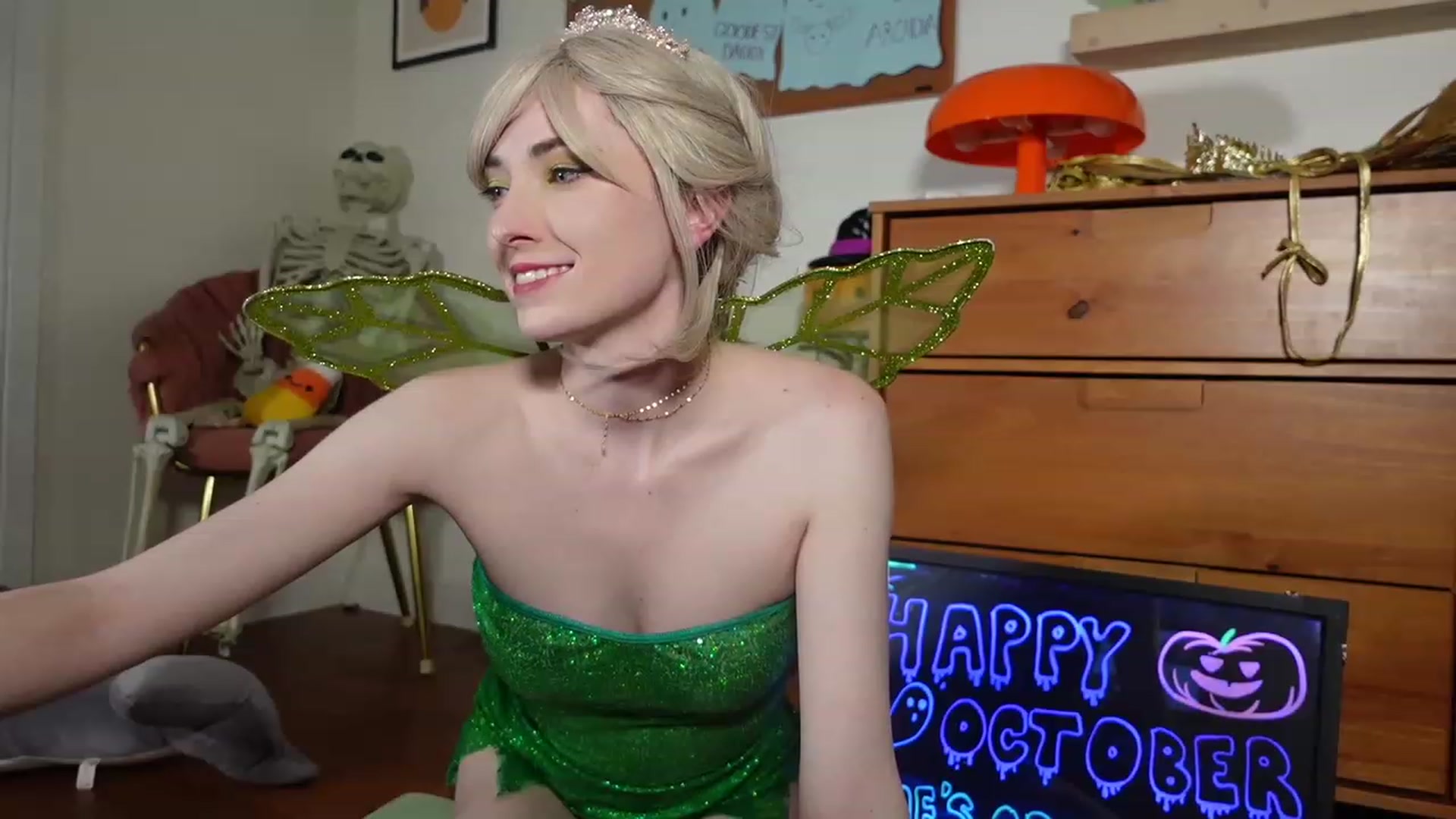 Gallery image thumbnail from Lil_blueberry's myfreecams stream on, 10/09/2023, 01:32 image 5 of 20