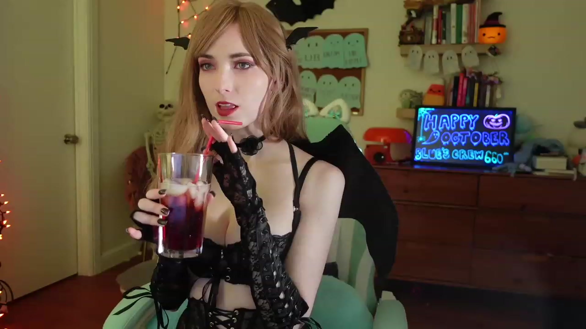 Gallery image thumbnail from Lil_blueberry's myfreecams stream on, 10/12/2023, 01:45 image 16 of 20