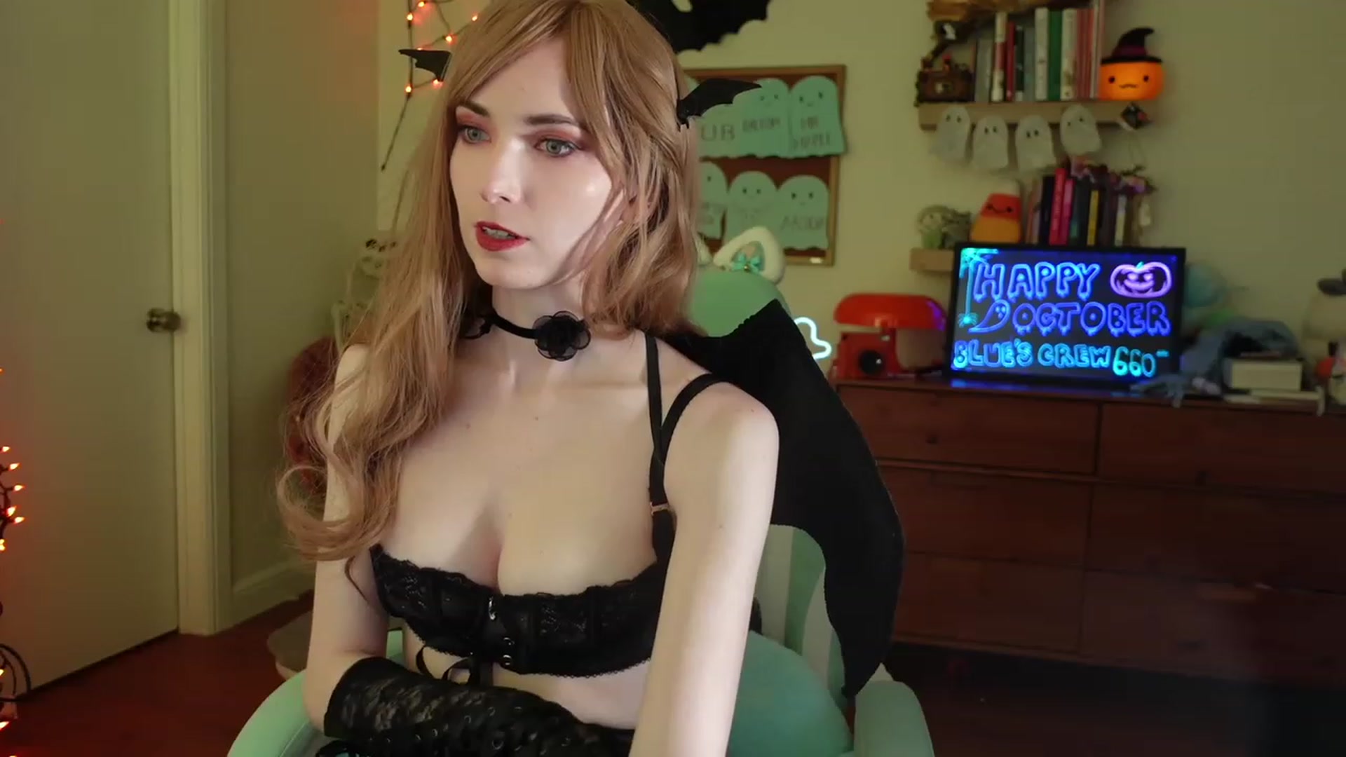 Gallery image thumbnail from Lil_blueberry's myfreecams stream on, 10/12/2023, 01:45 image 13 of 20