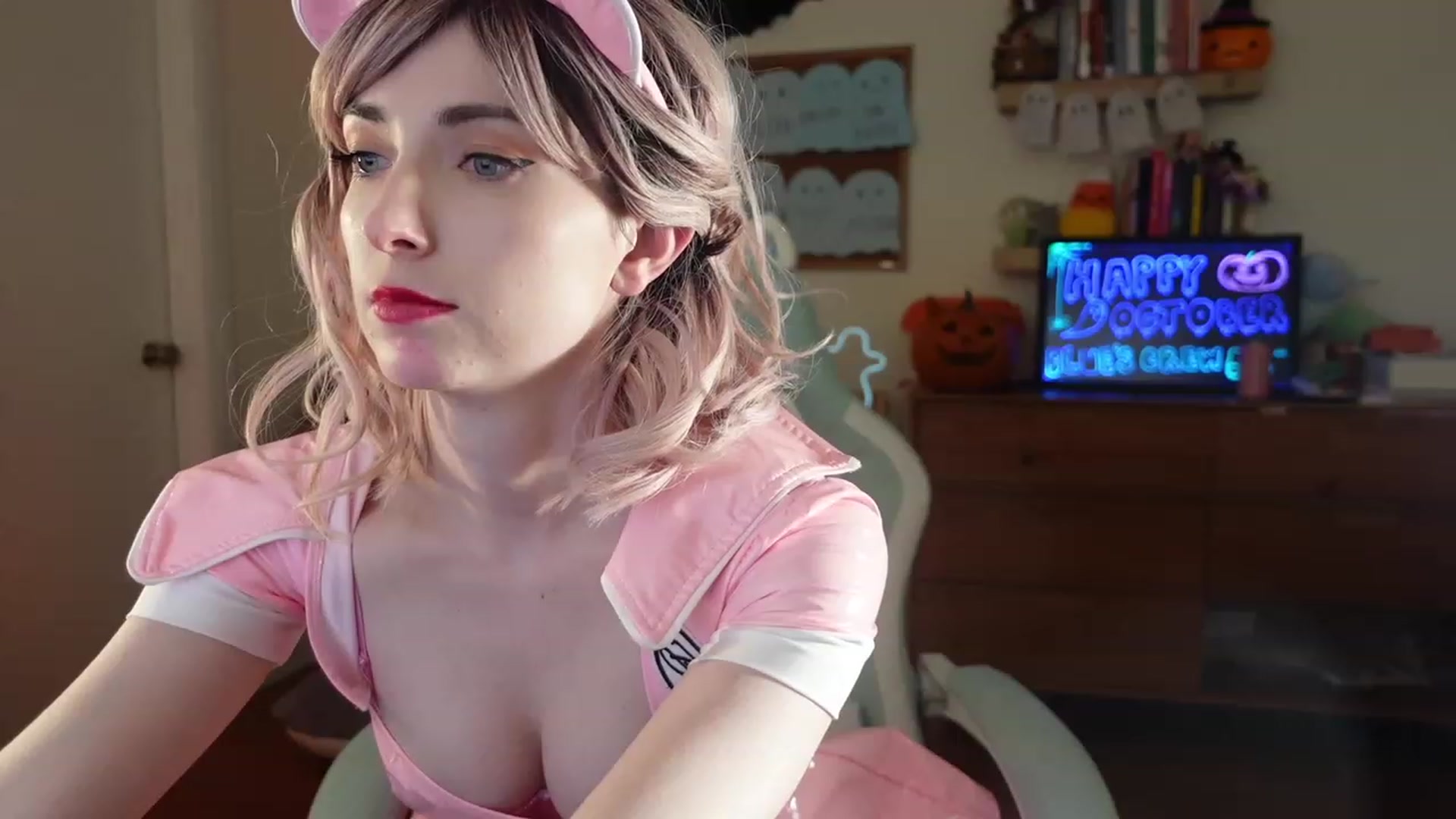 Gallery image thumbnail from Lil_blueberry's myfreecams stream on, 10/17/2023, 03:53 image 18 of 20