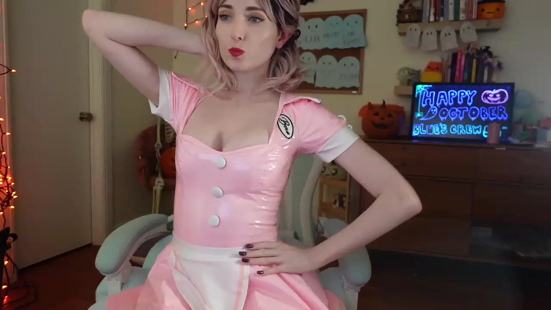 Gallery image thumbnail from Lil_blueberry's myfreecams stream on, 10/17/2023, 03:53 image 5 of 20