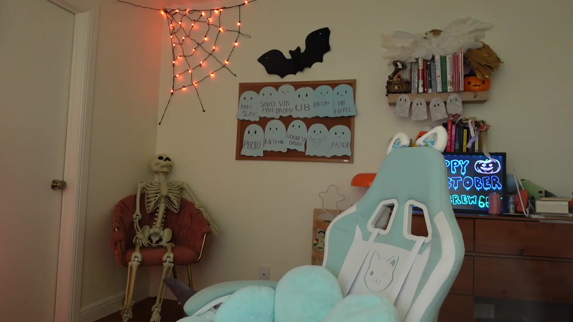 Gallery image thumbnail from Lil_blueberry's myfreecams stream on, 10/19/2023, 04:43 image 11 of 20