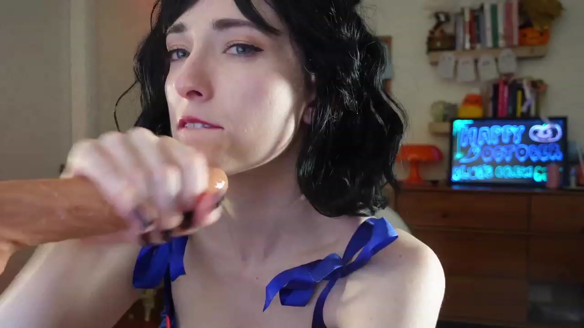 Gallery image thumbnail from Lil_blueberry's myfreecams stream on, 10/19/2023, 04:43 image 7 of 20