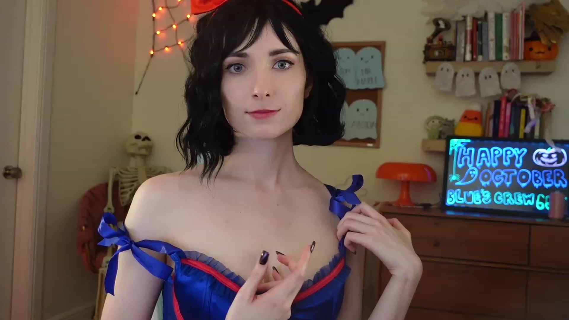 Gallery image thumbnail from Lil_blueberry's myfreecams stream on, 10/19/2023, 04:43 image 16 of 20