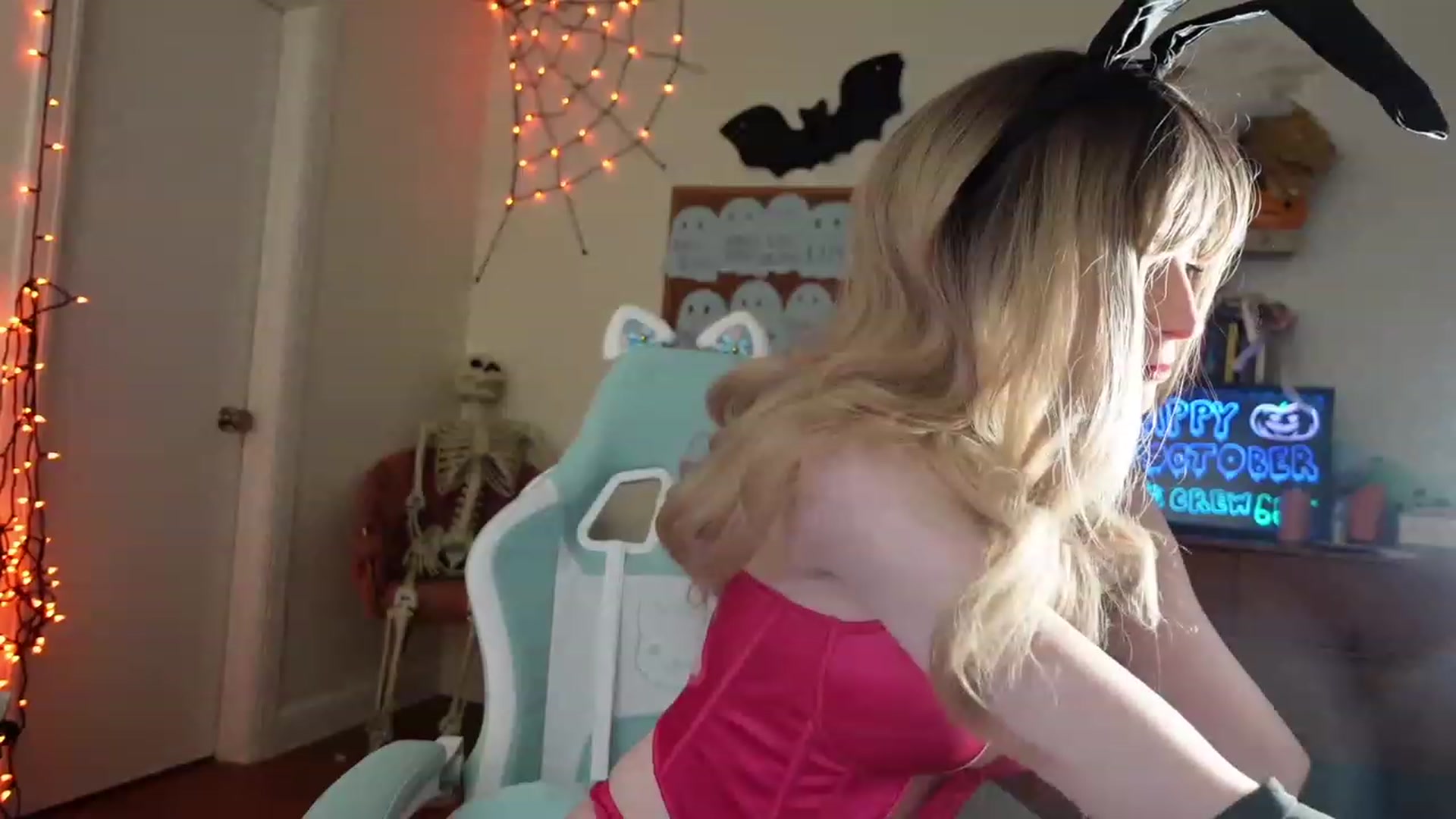 Gallery image thumbnail from Lil_blueberry's myfreecams stream on, 10/20/2023, 01:26 image 4 of 20