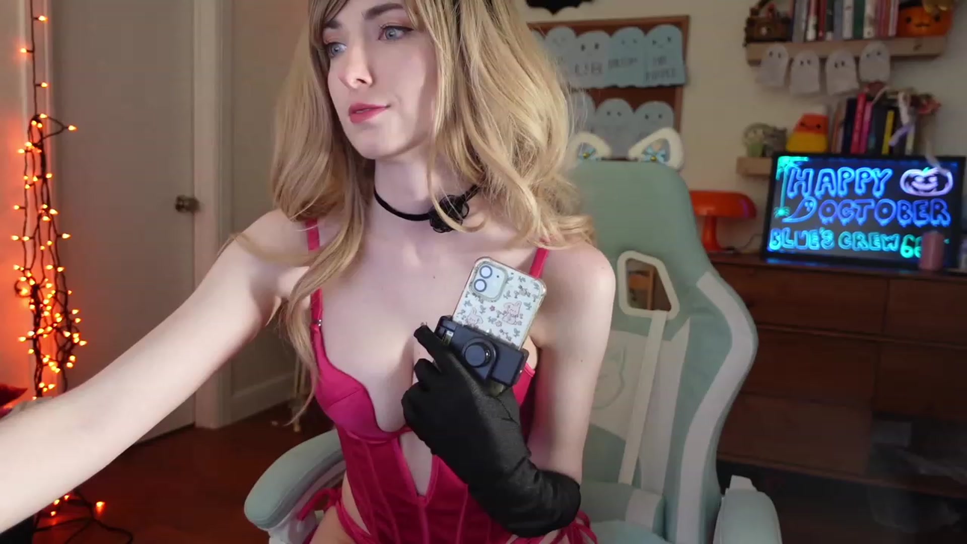 Gallery image thumbnail from Lil_blueberry's myfreecams stream on, 10/20/2023, 03:03 image 2 of 20