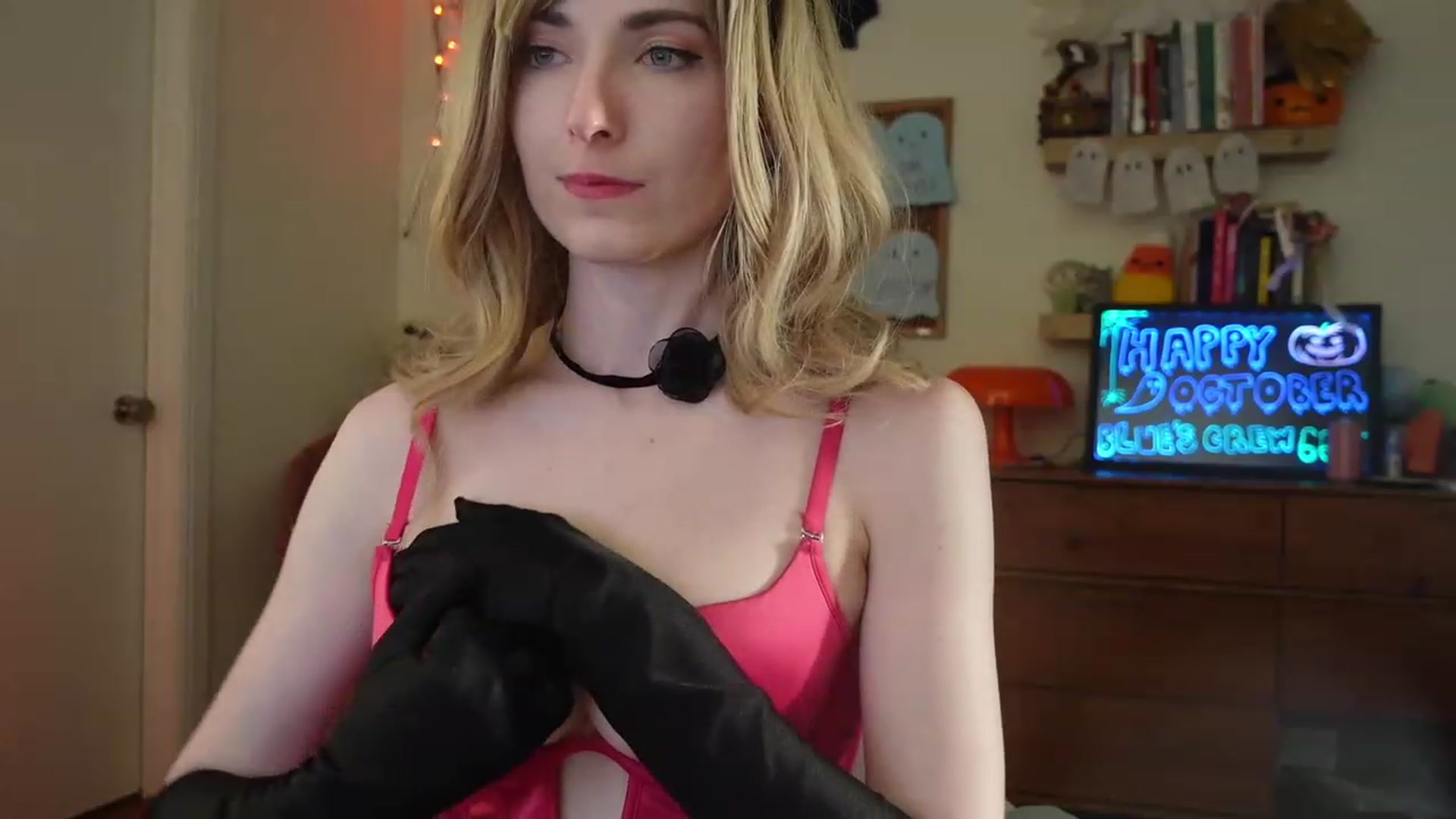 Gallery image thumbnail from Lil_blueberry's myfreecams stream on, 10/20/2023, 03:03 image 15 of 20