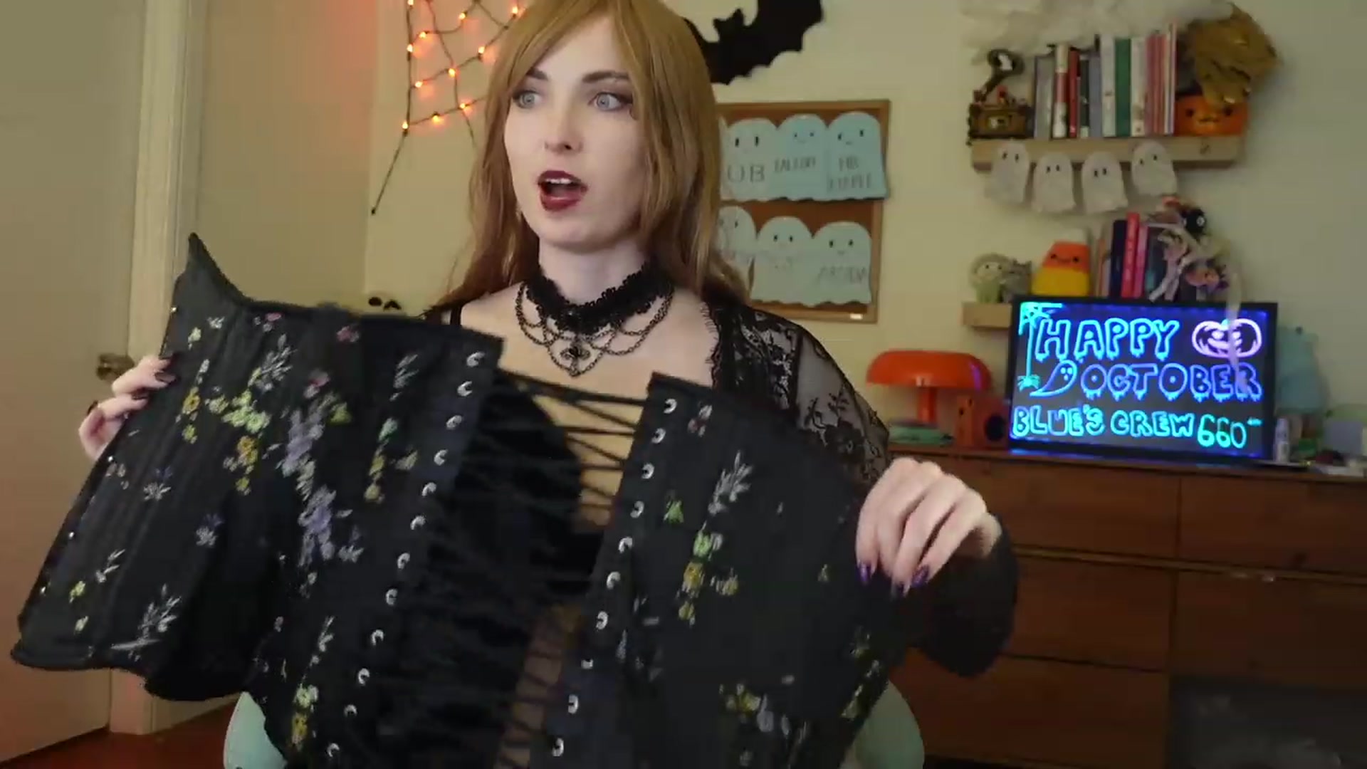 Gallery image thumbnail from Lil_blueberry's myfreecams stream on, 10/24/2023, 02:23 image 16 of 20