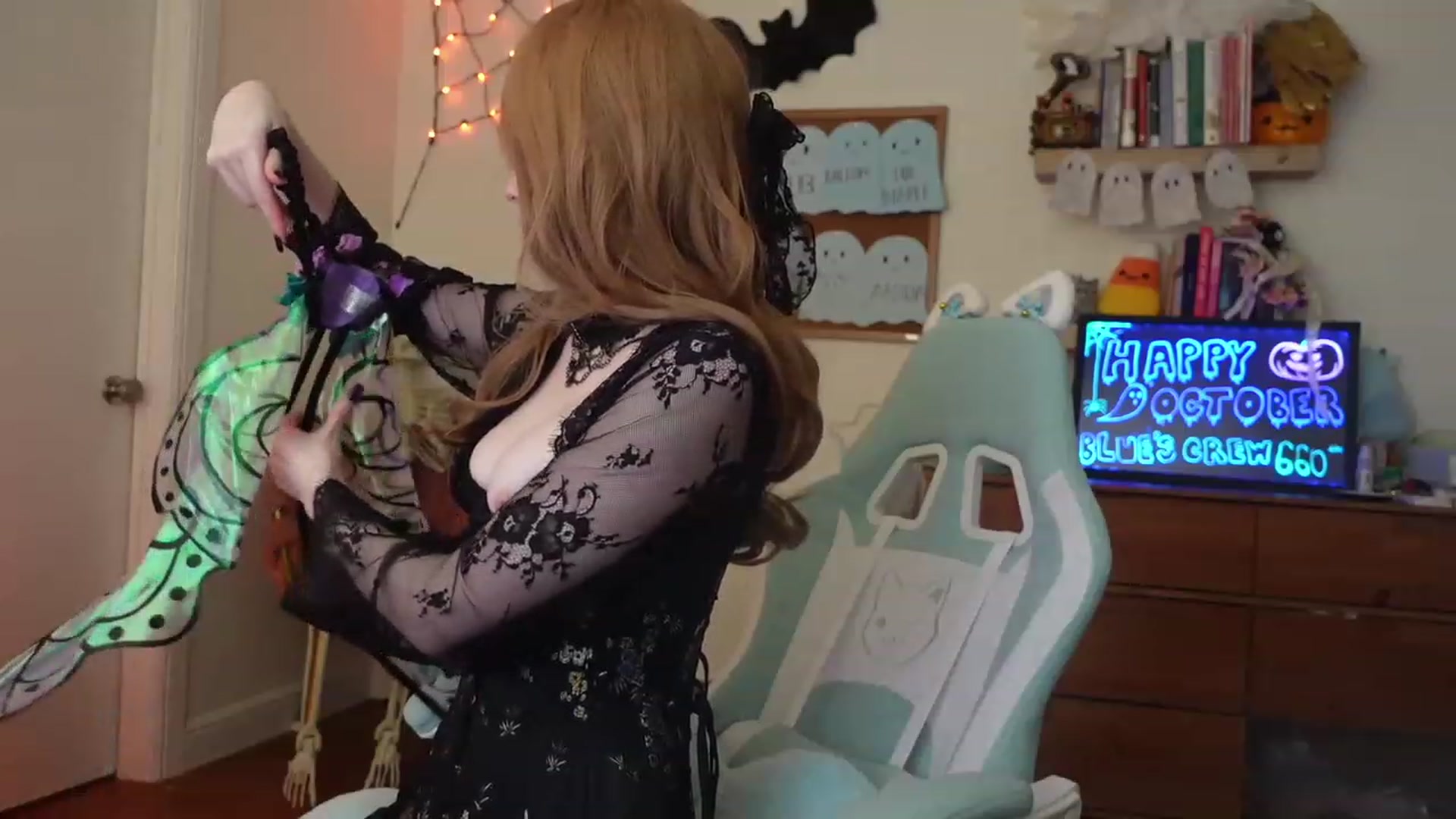 Gallery image thumbnail from Lil_blueberry's myfreecams stream on, 10/24/2023, 02:23 image 17 of 20