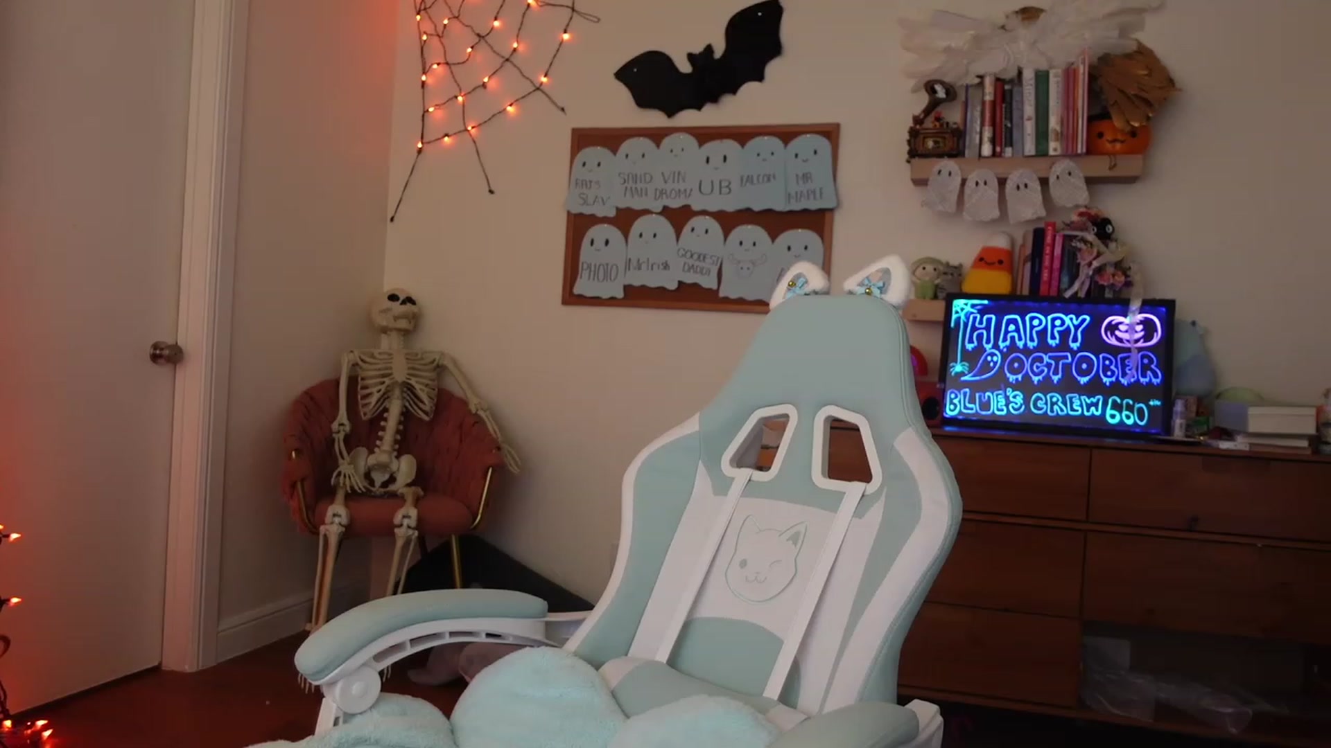 Gallery image thumbnail from Lil_blueberry's myfreecams stream on, 10/24/2023, 19:54 image 8 of 20