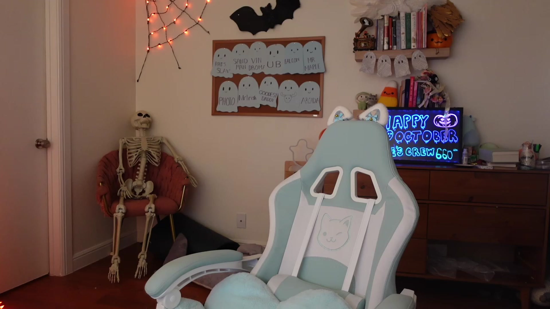 Gallery image thumbnail from Lil_blueberry's myfreecams stream on, 10/24/2023, 20:31 image 17 of 20