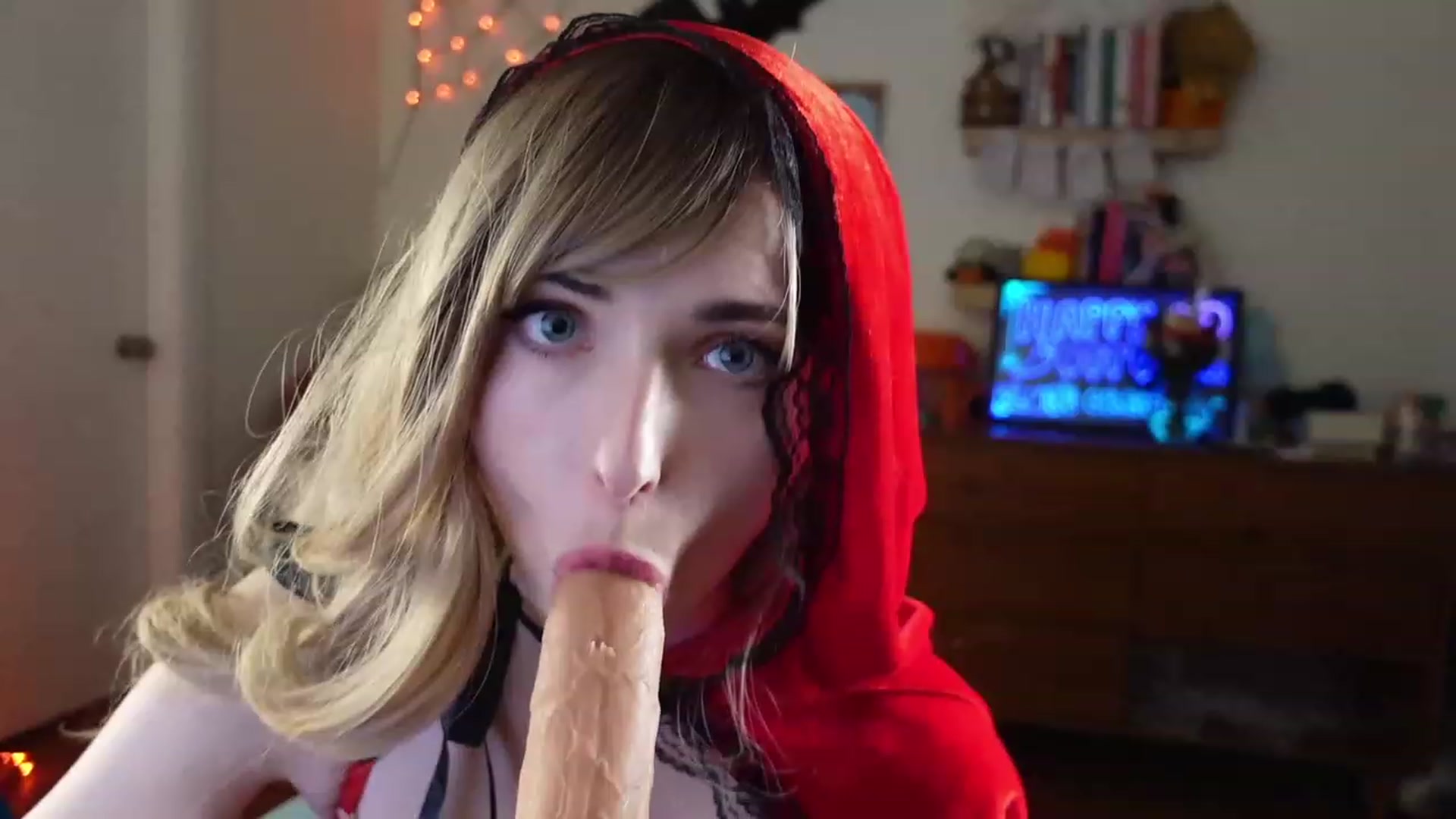 Gallery image thumbnail from Lil_blueberry's myfreecams stream on, 10/25/2023, 02:55 image 3 of 20