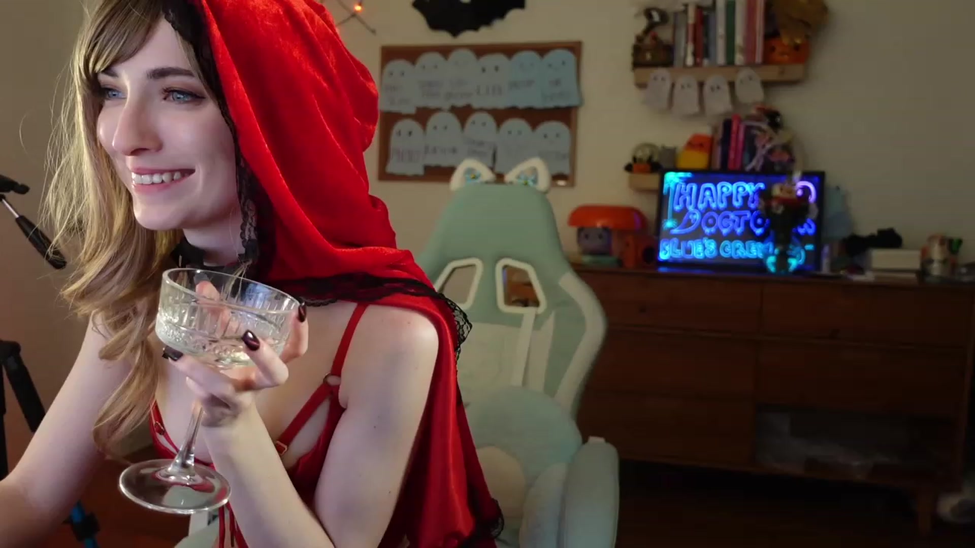 Gallery image thumbnail from Lil_blueberry's myfreecams stream on, 10/25/2023, 04:33 image 7 of 20