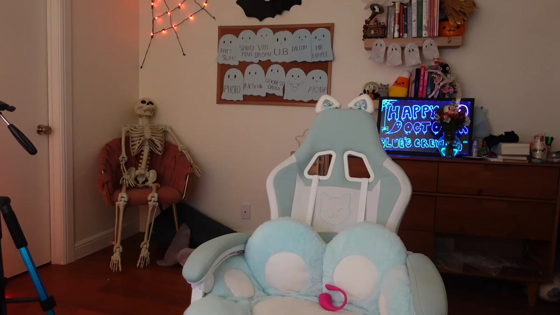 Gallery image thumbnail from Lil_blueberry's myfreecams stream on, 10/25/2023, 04:33 image 9 of 20