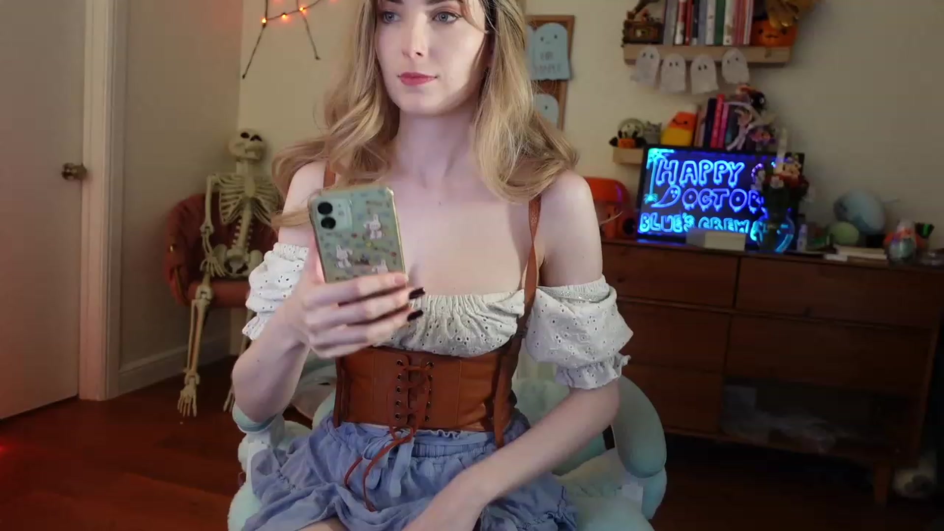 Gallery image thumbnail from Lil_blueberry's myfreecams stream on, 10/25/2023, 21:04 image 19 of 20