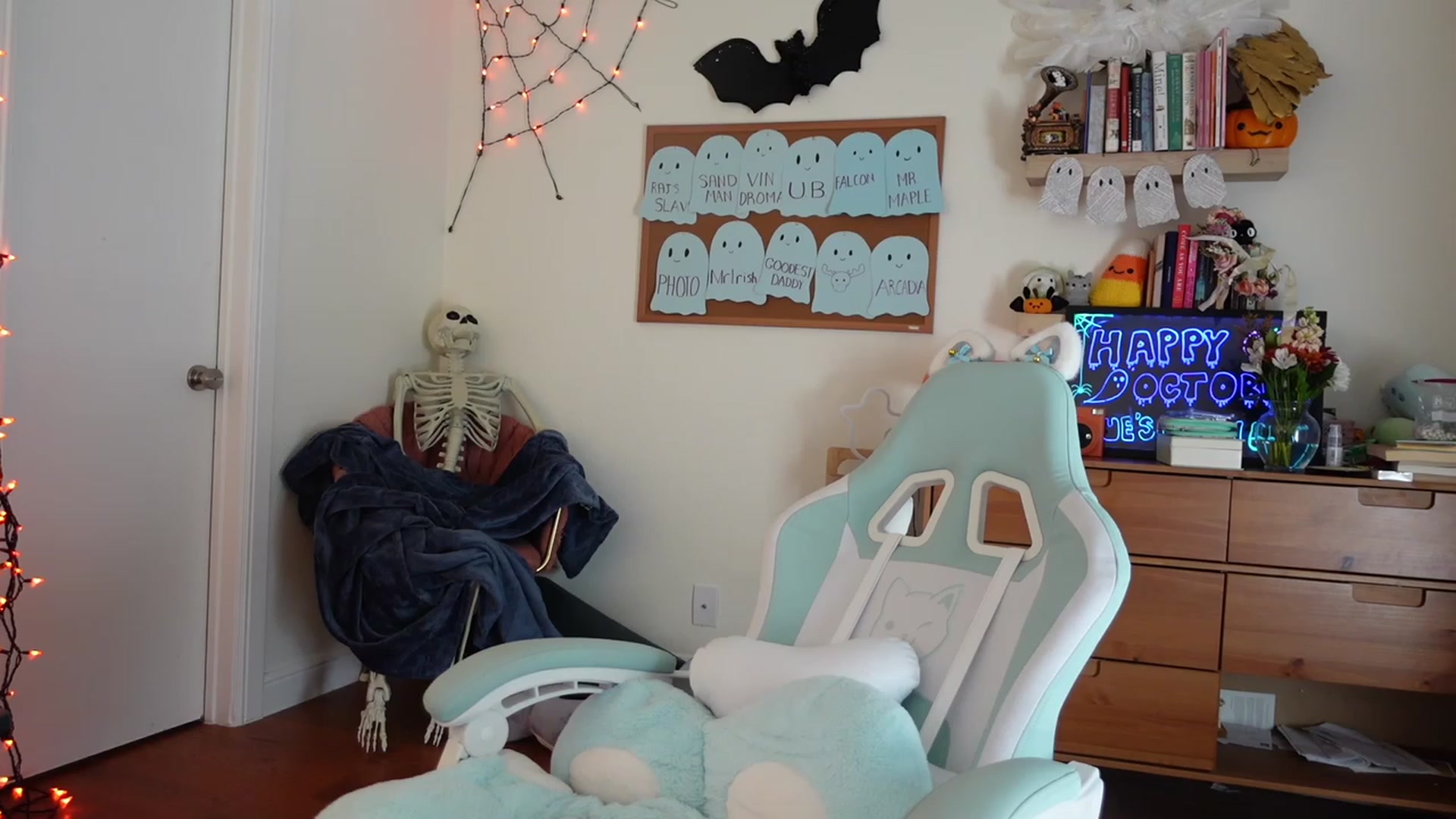 Gallery image thumbnail from Lil_blueberry's myfreecams stream on, 10/26/2023, 20:41 image 15 of 20