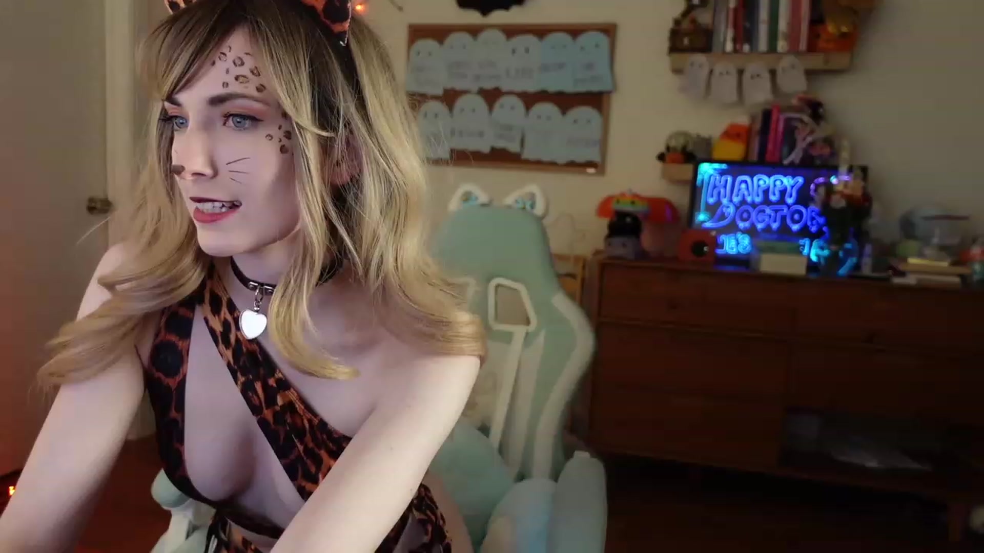 Gallery image thumbnail from Lil_blueberry's myfreecams stream on, 10/27/2023, 03:51 image 2 of 20