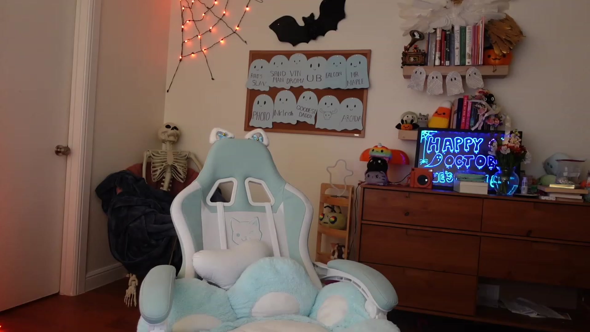Gallery image thumbnail from Lil_blueberry's myfreecams stream on, 10/27/2023, 03:51 image 11 of 20