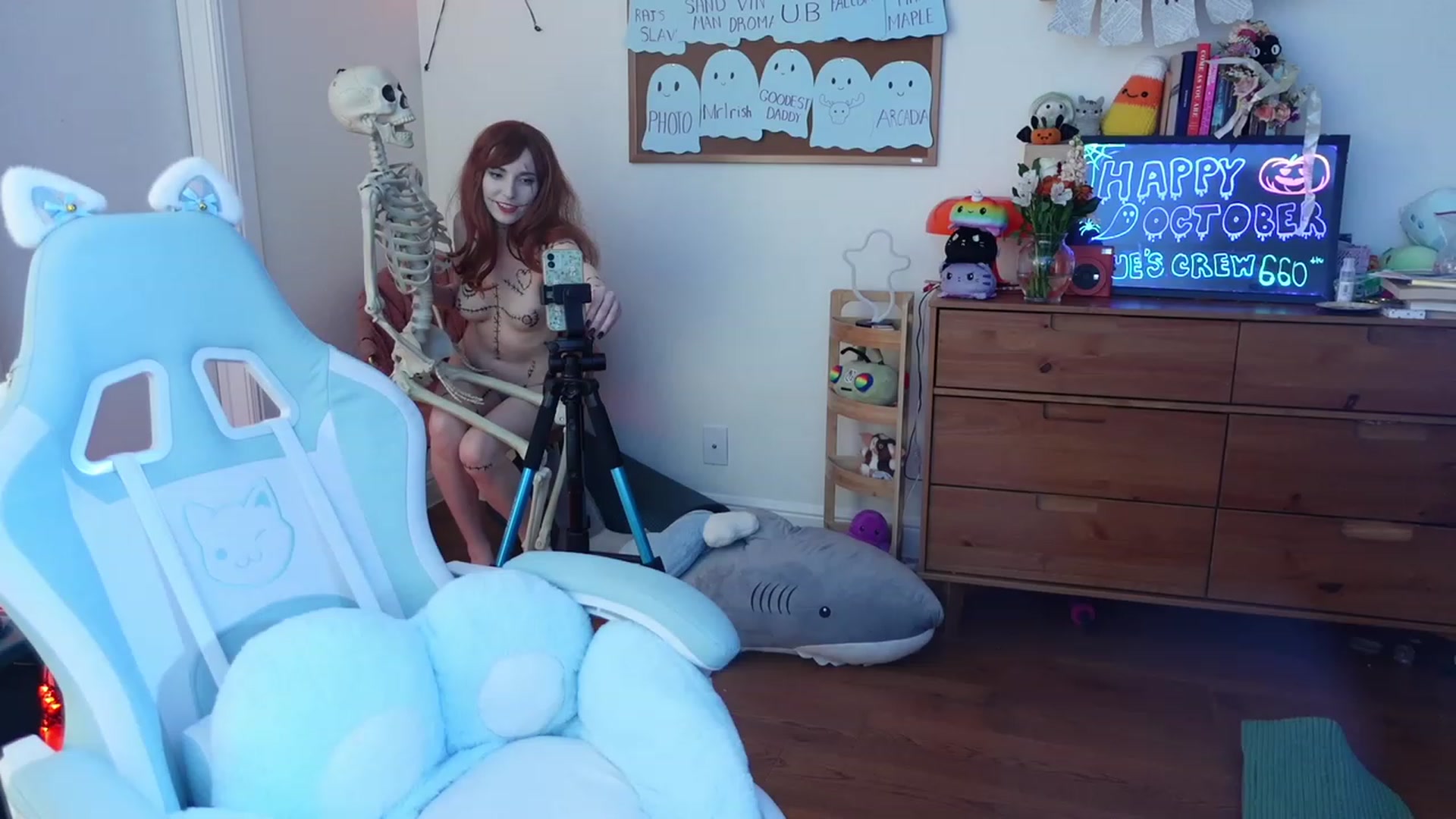 Gallery image thumbnail from Lil_blueberry's myfreecams stream on, 10/28/2023, 03:35 image 15 of 20