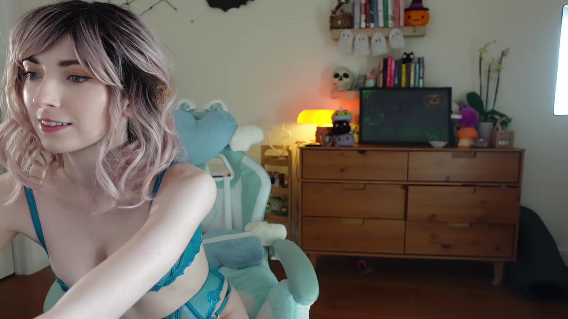 Gallery image thumbnail from Lil_blueberry's myfreecams stream on, 11/01/2023, 19:53 image 14 of 20