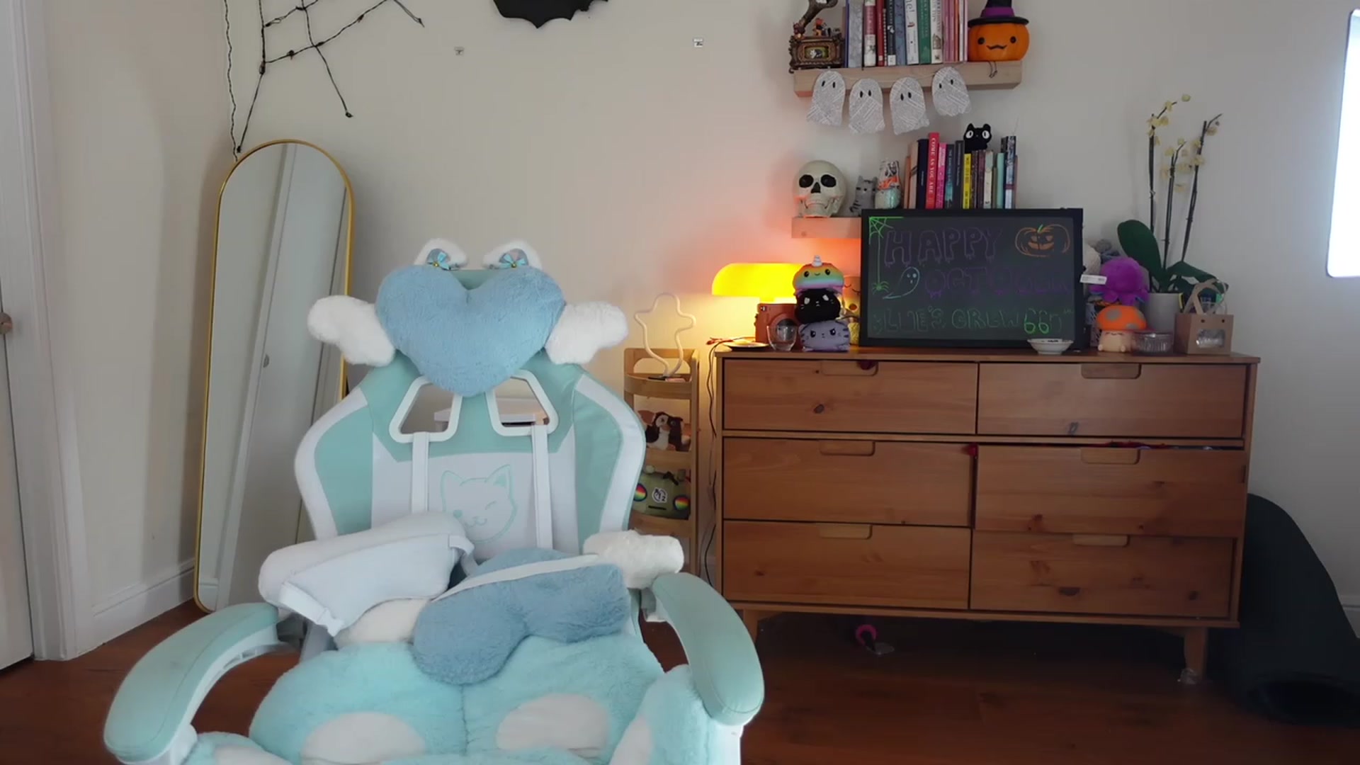 Gallery image thumbnail from Lil_blueberry's myfreecams stream on, 11/01/2023, 19:53 image 15 of 20